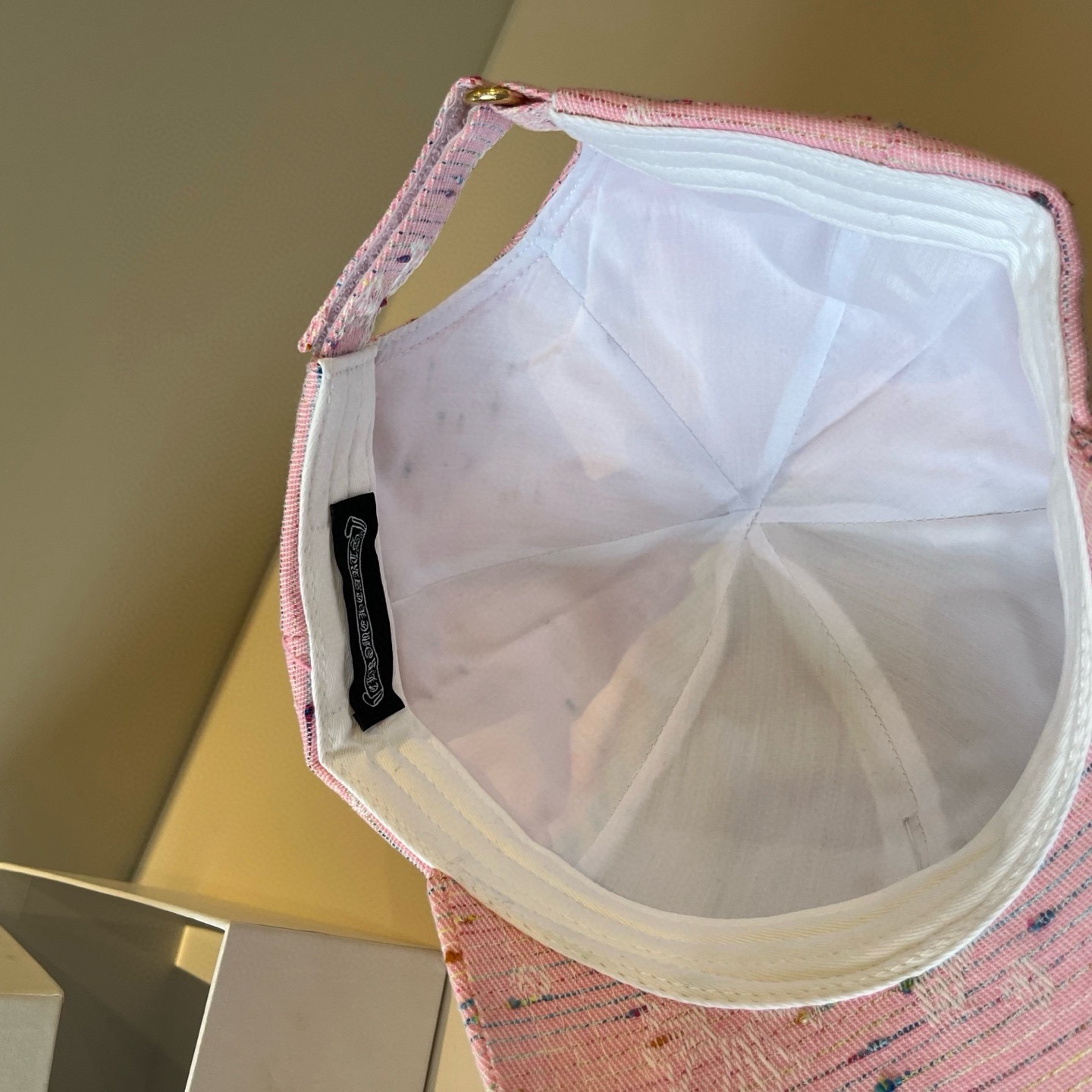  克罗心最新时尚前卫的休闲设计风格，戴上头就是这样好看看哦，做工精细，男女同款！