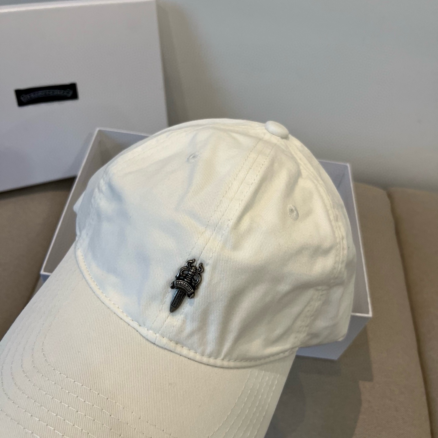 P80 克罗心最新时尚前卫的休闲设计风格，戴上头就是这样好看看哦，做工精细，男女同款！
