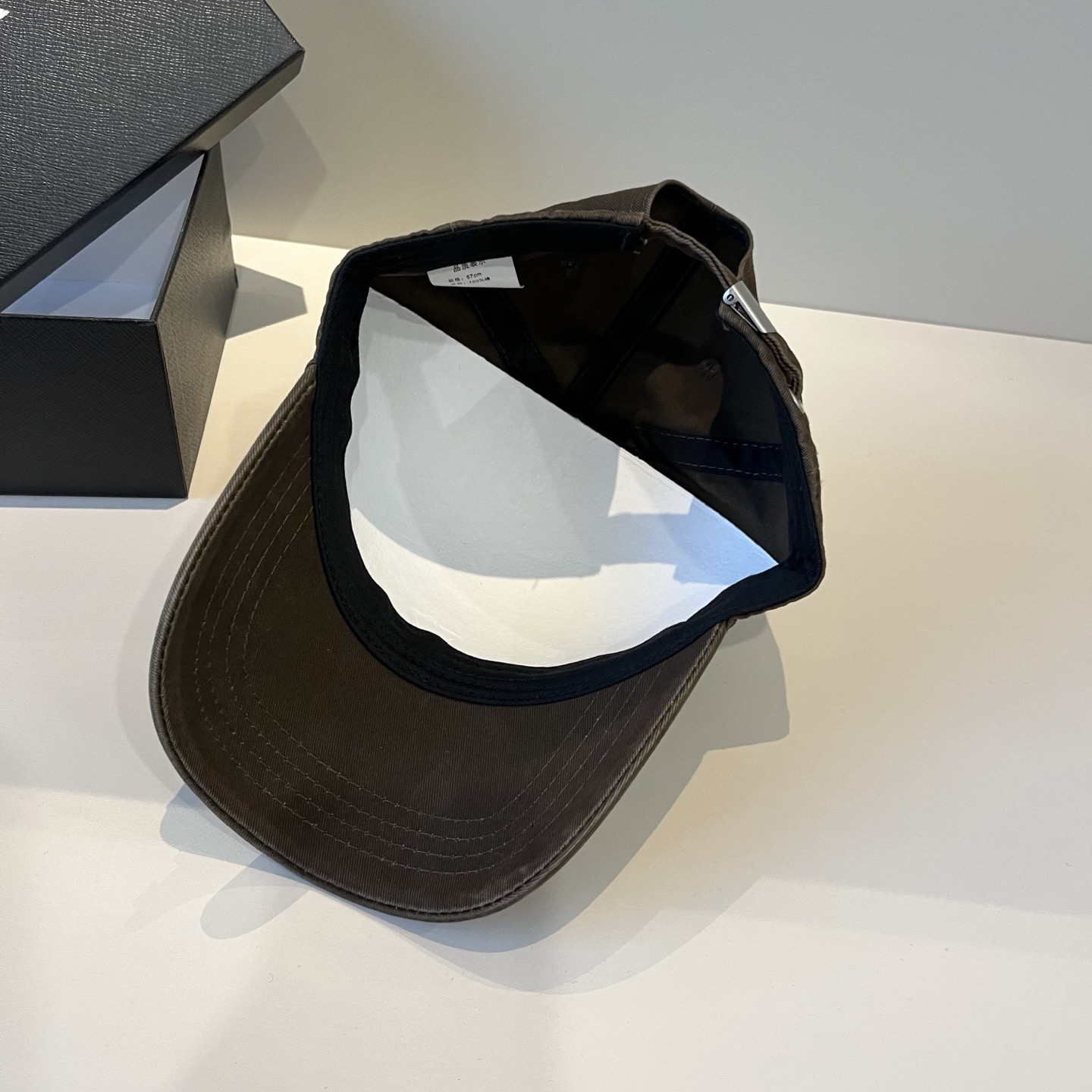  克罗心最新时尚前卫的休闲设计风格，戴上头就是这样好看看哦，做工精细，男女同款！