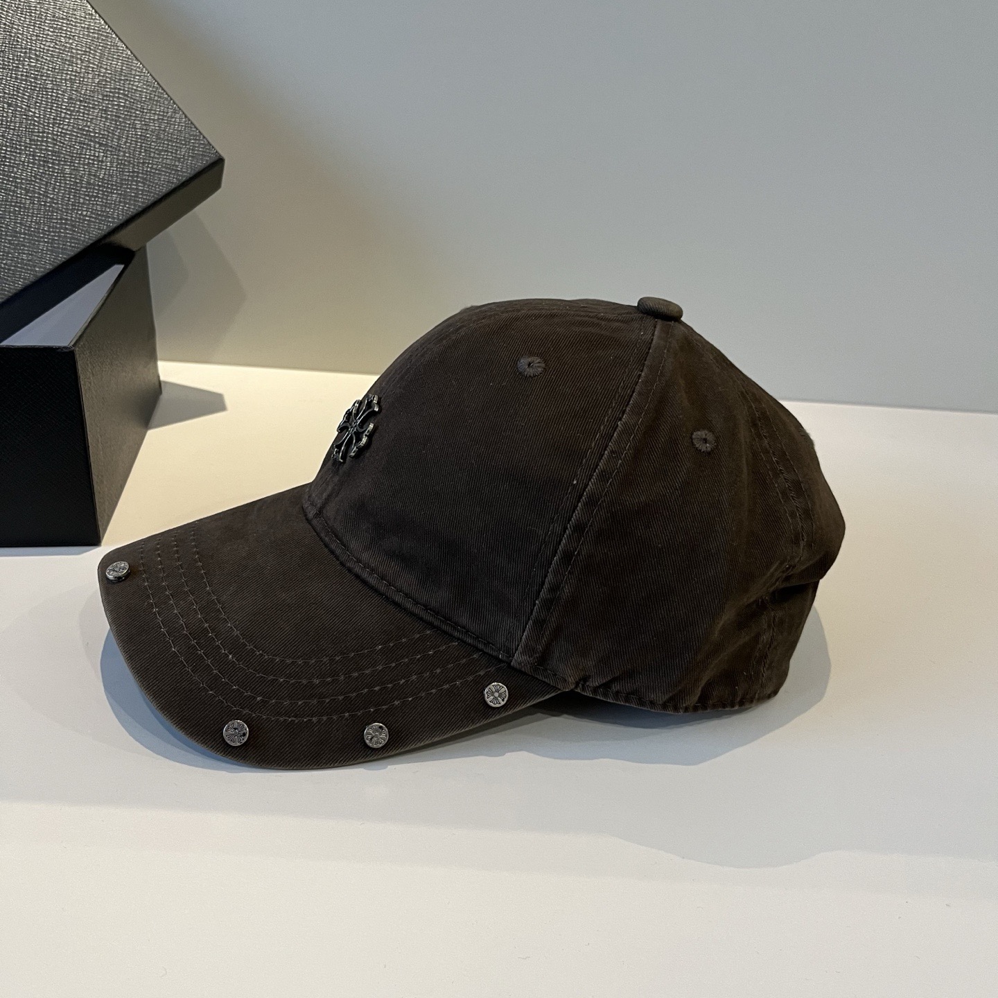  克罗心最新时尚前卫的休闲设计风格，戴上头就是这样好看看哦，做工精细，男女同款！