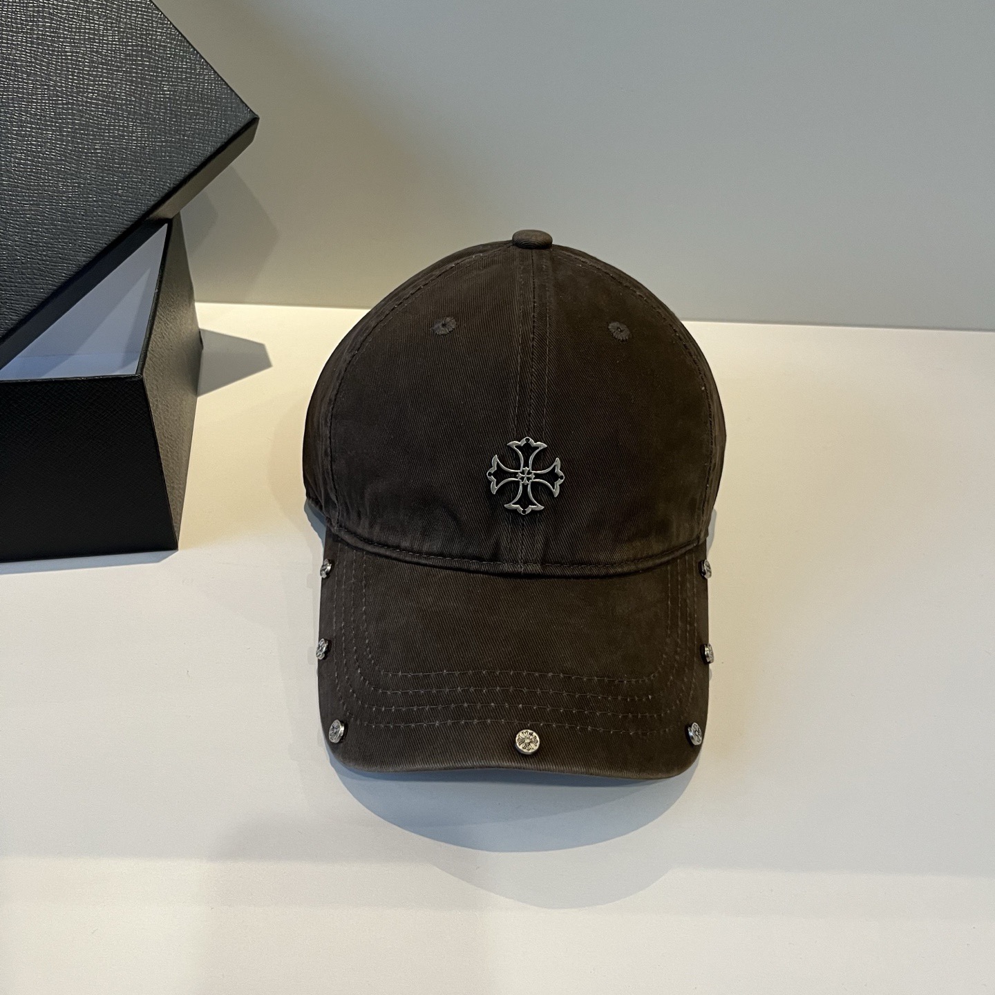  克罗心最新时尚前卫的休闲设计风格，戴上头就是这样好看看哦，做工精细，男女同款！