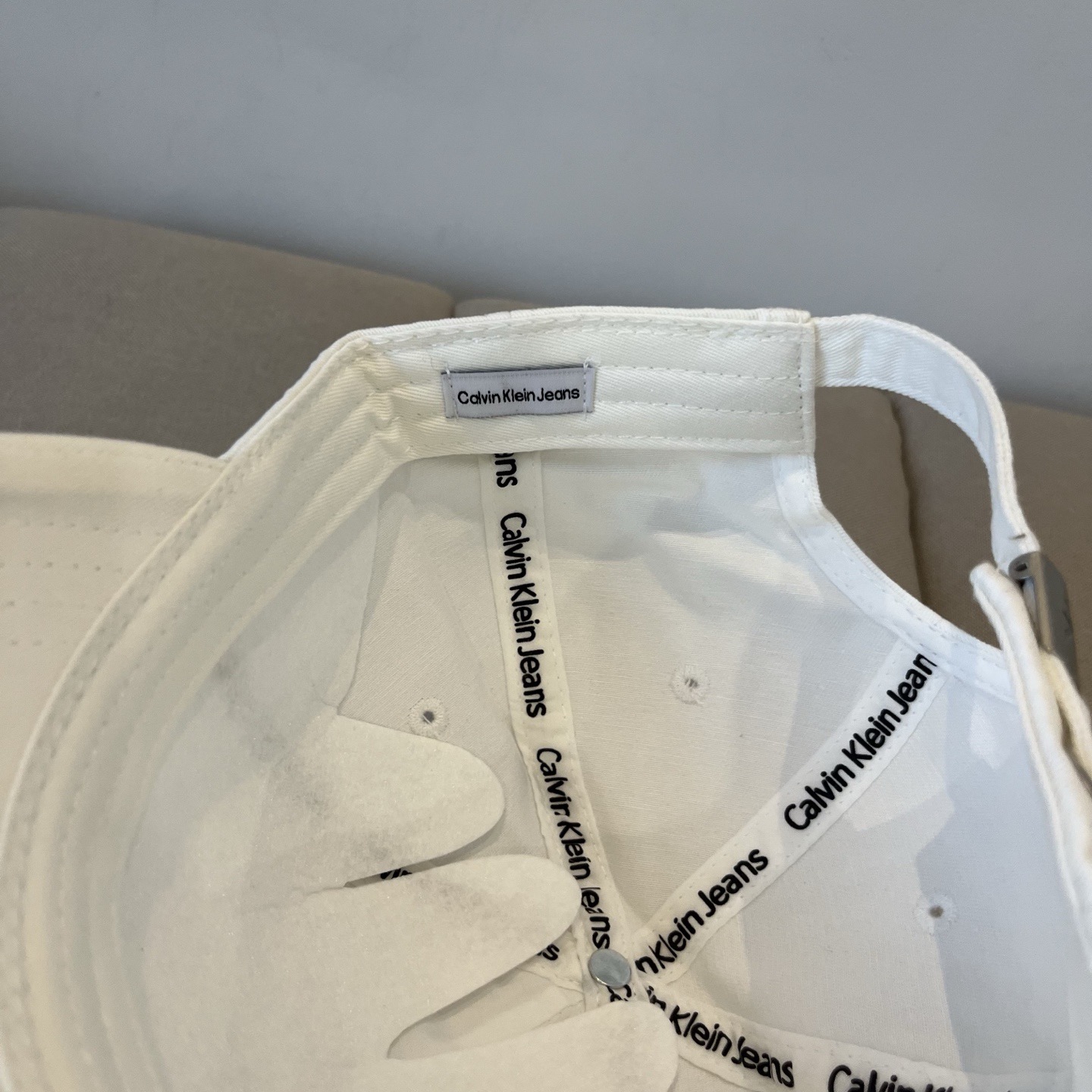  Calvin Klein，CKlogo棒球帽 请认准高端品质市场唯一对版，小红书推荐，时尚百搭，众多明