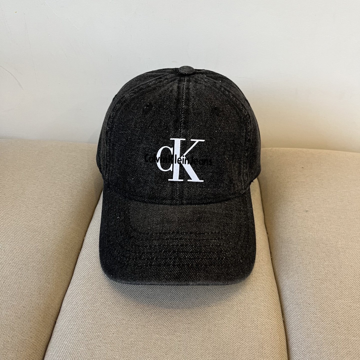  Calvin Klein，CKlogo棒球帽 请认准高端品质市场唯一对版，小红书推荐，时尚百搭，众多明