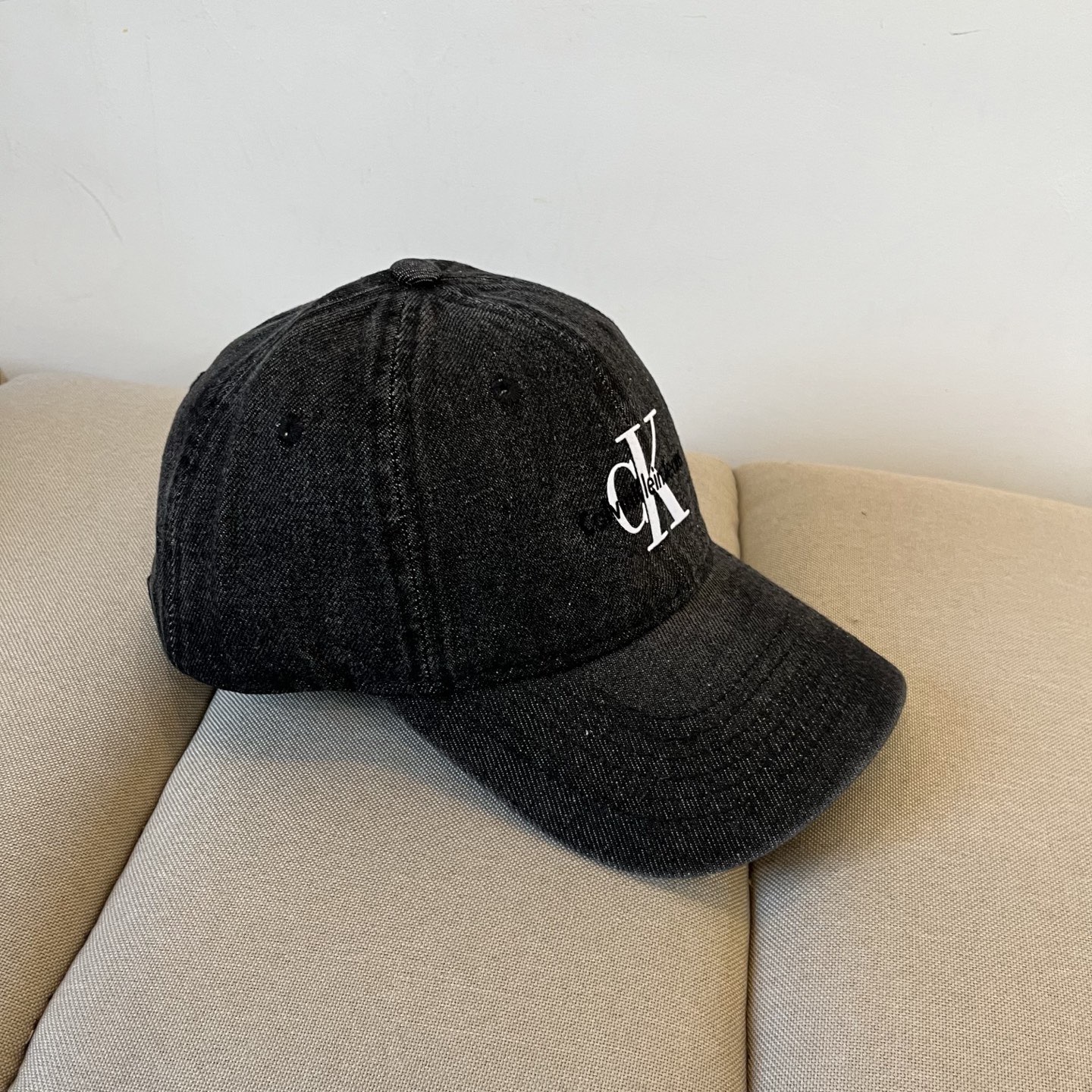  Calvin Klein，CKlogo棒球帽 请认准高端品质市场唯一对版，小红书推荐，时尚百搭，众多明