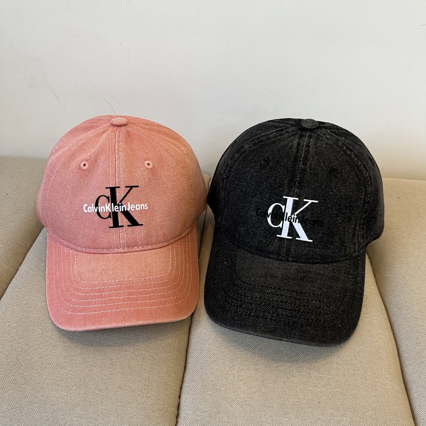  Calvin Klein，CKlogo棒球帽 请认准高端品质市场唯一对版，小红书推荐，时尚百搭，众多明