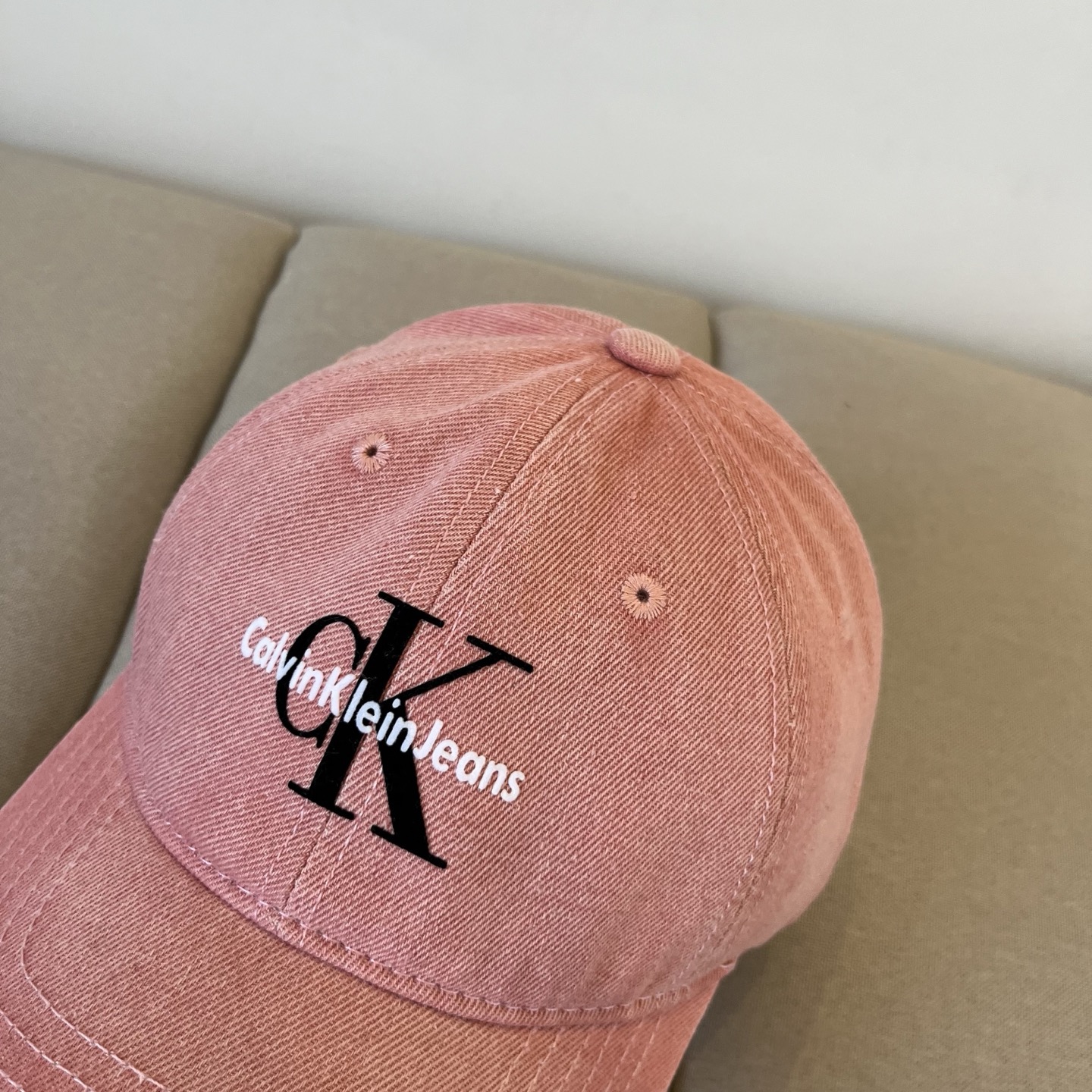  Calvin Klein，CKlogo棒球帽 请认准高端品质市场唯一对版，小红书推荐，时尚百搭，众多明