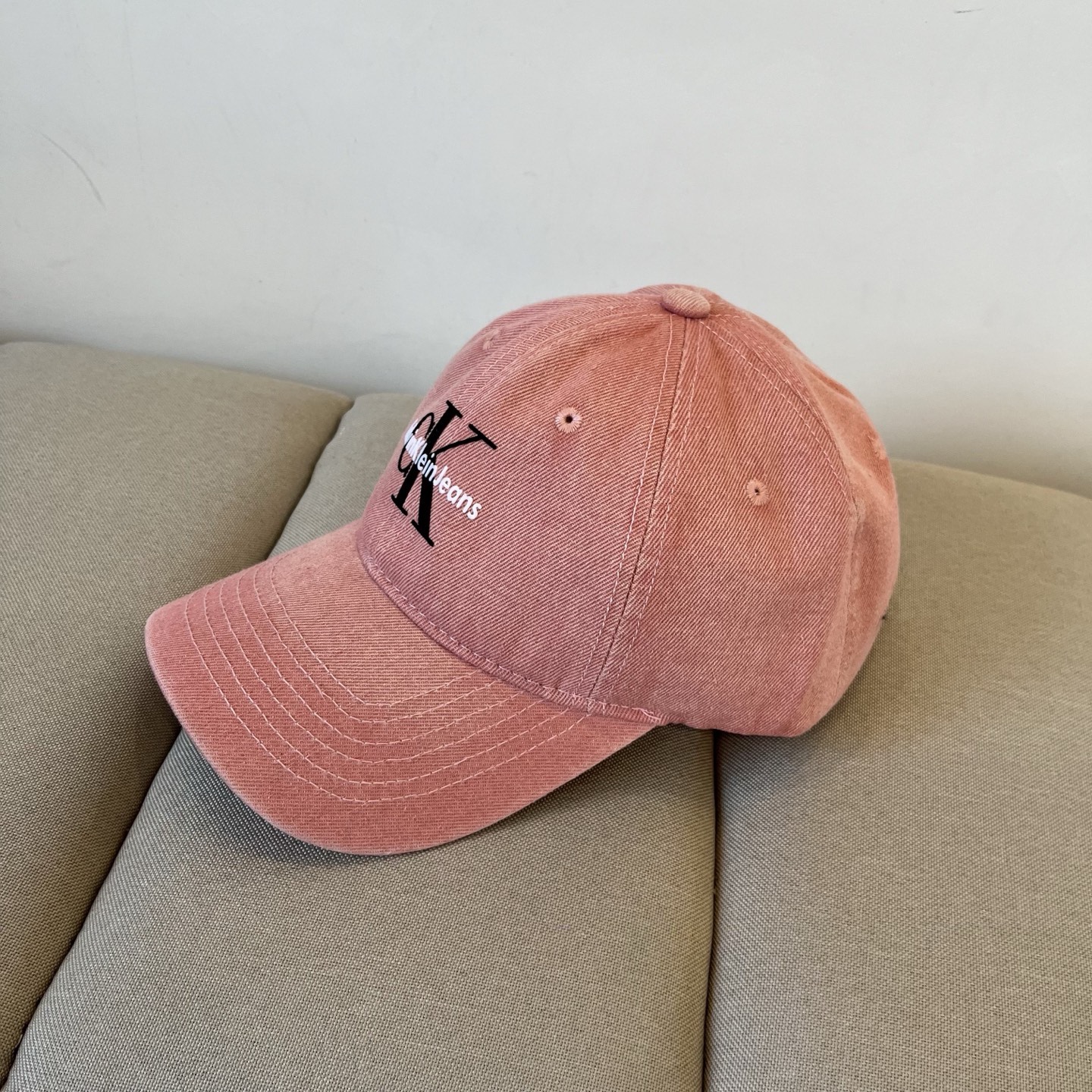  Calvin Klein，CKlogo棒球帽 请认准高端品质市场唯一对版，小红书推荐，时尚百搭，众多明