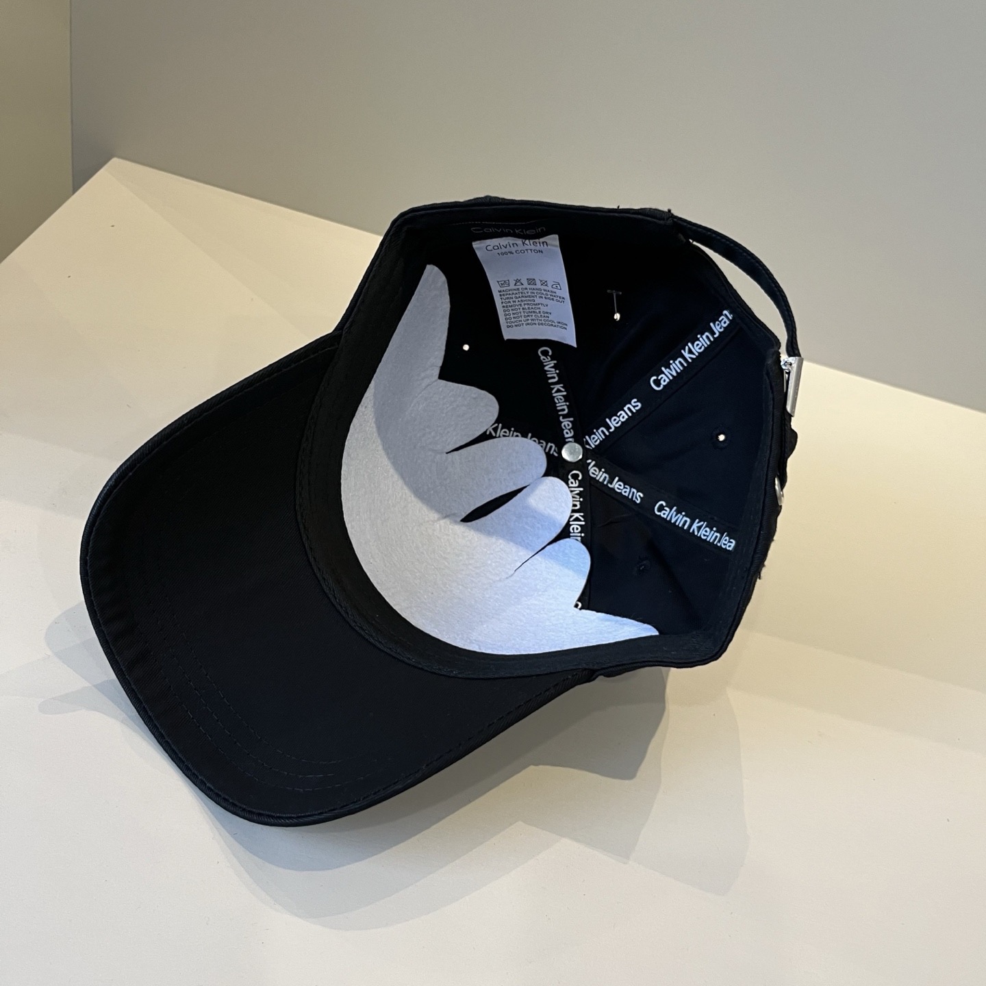  Calvin Klein，CKlogo棒球帽 请认准高端品质市场唯一对版，小红书推荐，时尚百搭，众多明