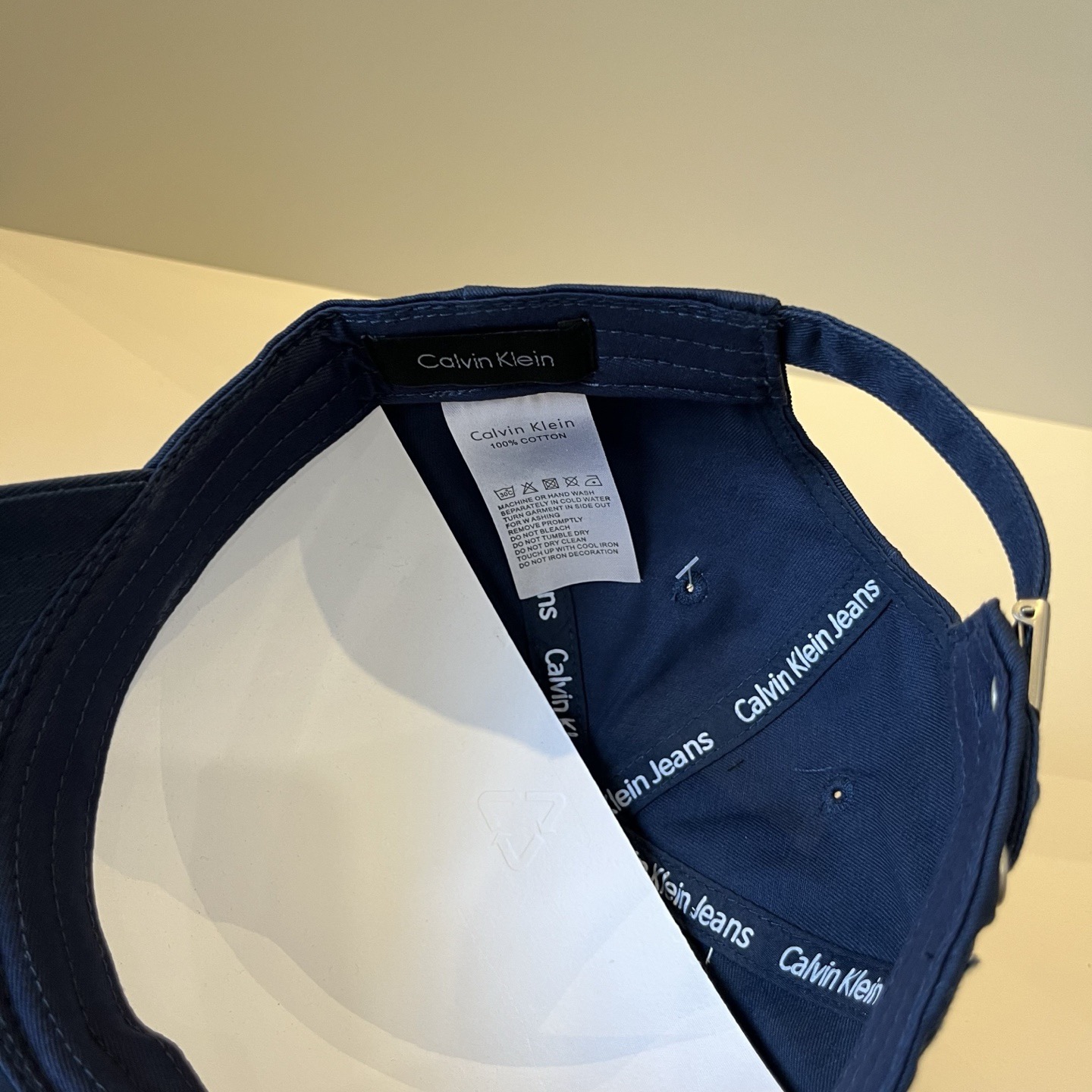  Calvin Klein，CKlogo棒球帽 请认准高端品质市场唯一对版，小红书推荐，时尚百搭，众多明