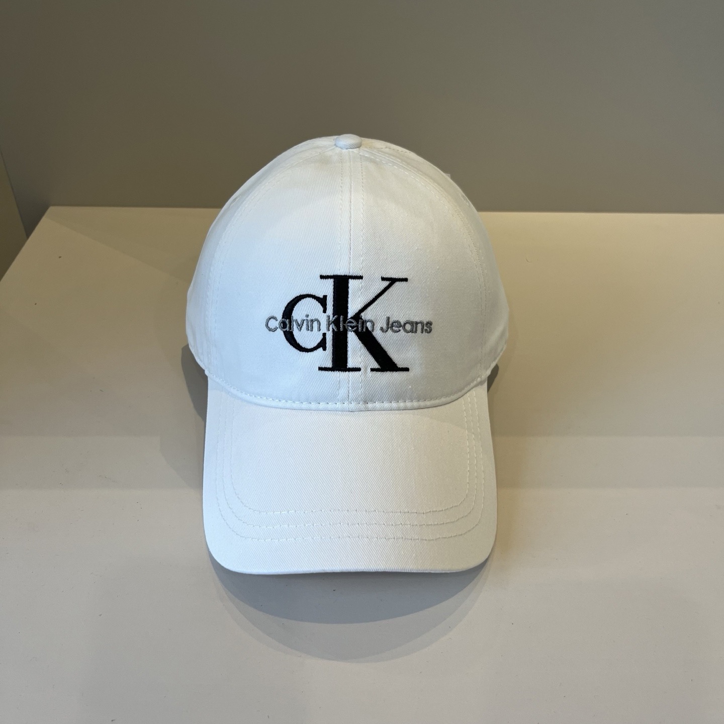  Calvin Klein，CKlogo棒球帽 请认准高端品质市场唯一对版，小红书推荐，时尚百搭，众多明
