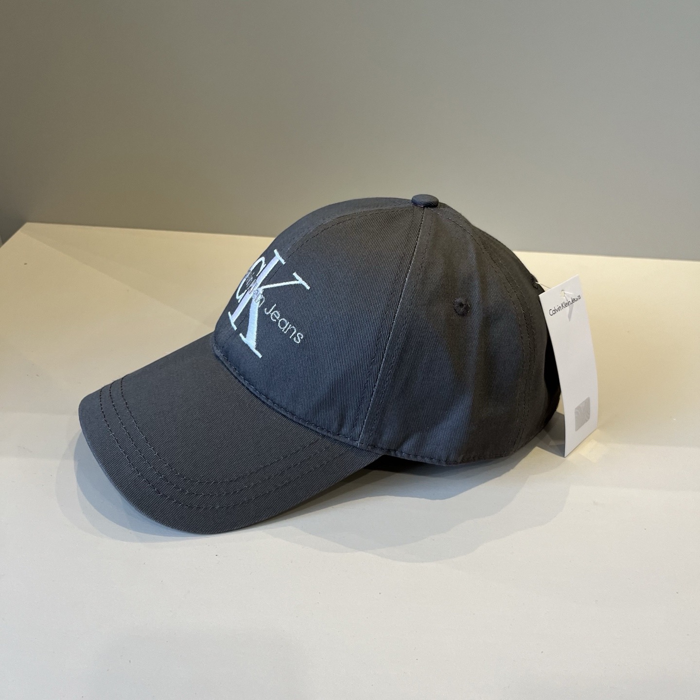  Calvin Klein，CKlogo棒球帽 请认准高端品质市场唯一对版，小红书推荐，时尚百搭，众多明