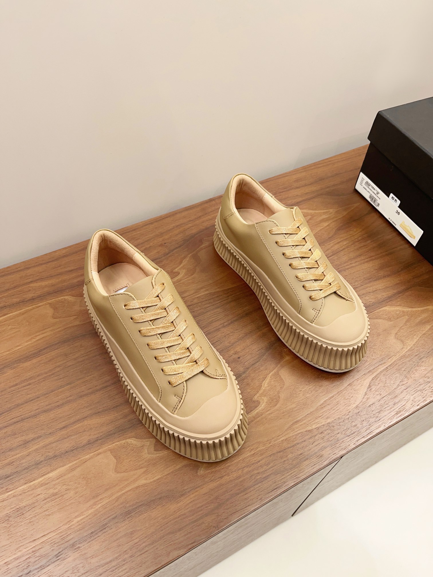 Stylish Starnet Red Discharge King Gilsander Sneakers with Imported Calf Skin