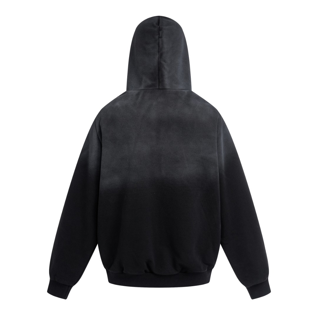 T35# P138
yeezy侃爷三方联名双层拉链卫衣喷马骝外套
整件衣服双层设计，克数偏重，双层面料，内衬做了280克平纹，外布做了420克卫衣布。
/衣身偏短 短宽短宽的版型
/定制ykk拉链
图片色
M L XL
码数，M，L，XL
衣长，70，72，74，
胸围，124，130，136
袖长，75，67，79，