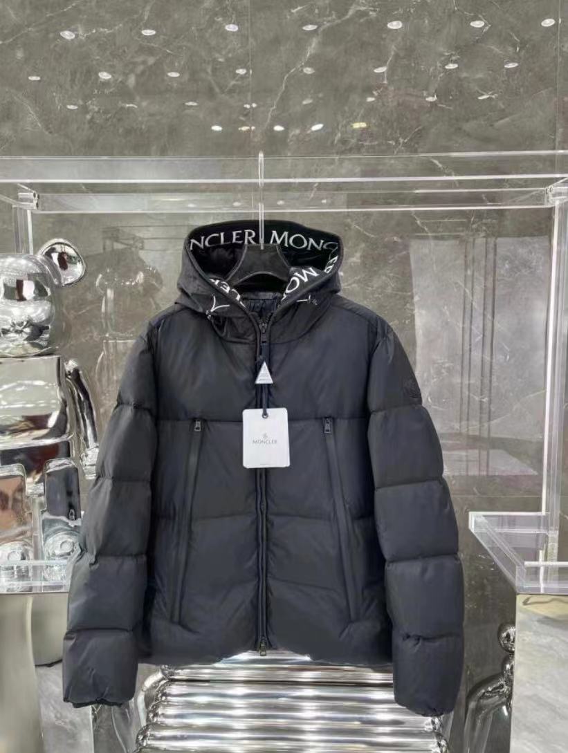 Versión de agente de compras de gama alta. El diseño de plumíferos de MONCLER es realmente genial, usarlo en invierno p…