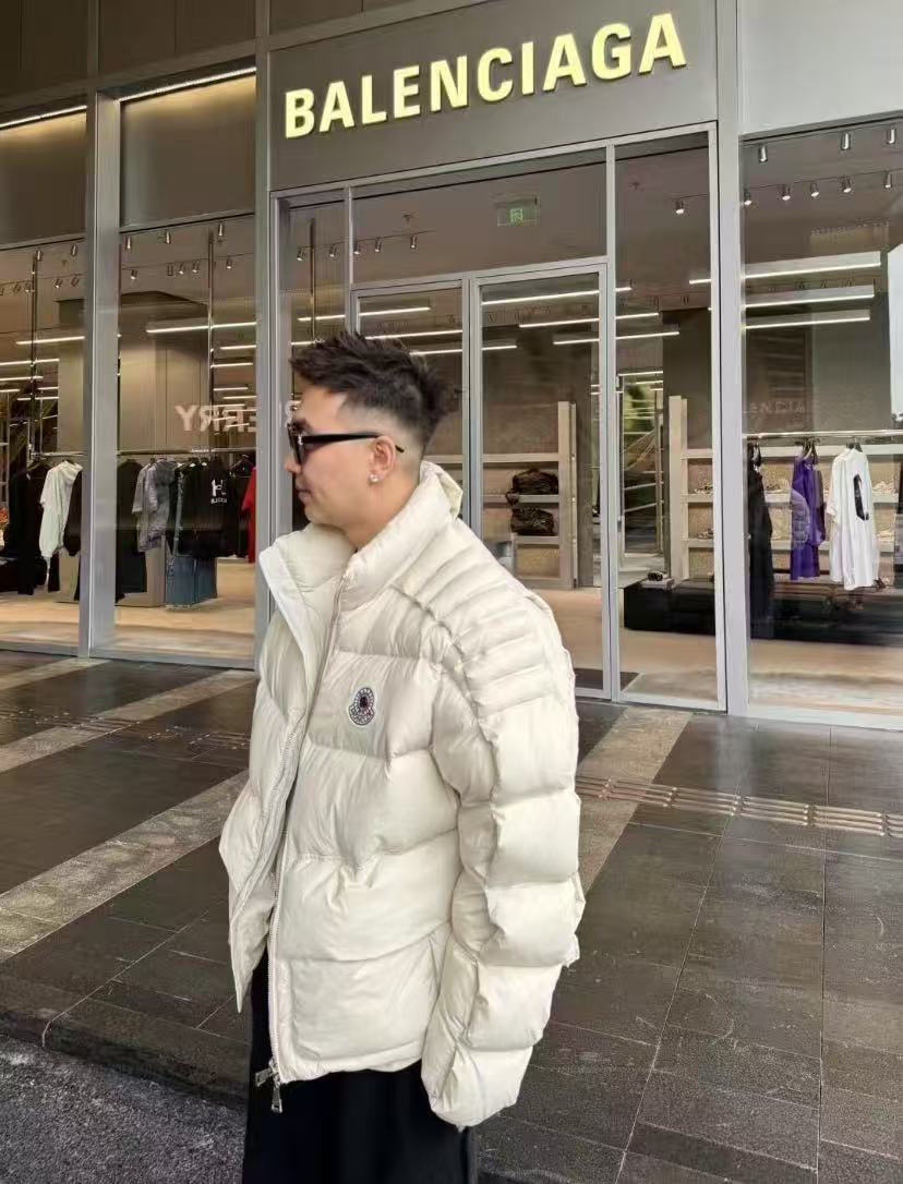 モンクレール 浮雕羽绒服 立襟デザイン