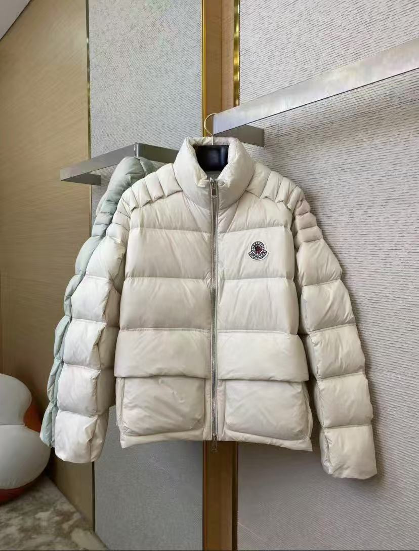 モンクレール 浮雕羽绒服 立襟デザイン