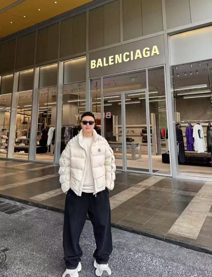 モンクレール 浮雕羽绒服 立襟デザイン