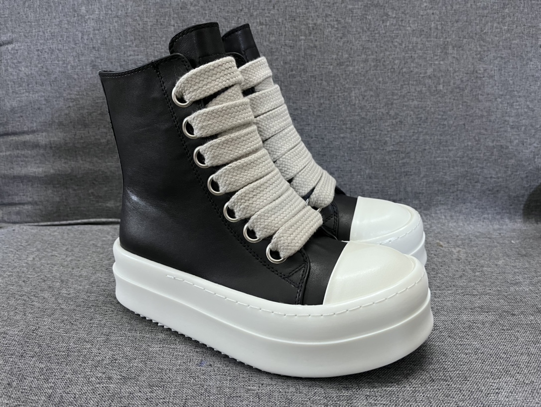 NO:831504,Real price RICK OWENS main line, classic high-top thick shoelaces, cowhide fabric, thick bottom, popular on the market, original milky bottom TPU material, correct version, female size 35-40, male size 39-46,,cowhide19860909实价RICK OWENS主线 经典高帮粗鞋带牛皮面料,厚底火爆上市原版奶香底TPU材质,正确版本 女码35-40 男码39-46,,cowhide,Men's shoes