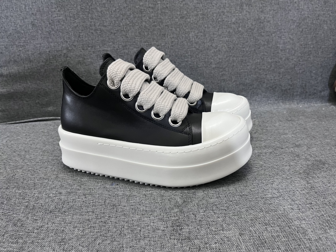 NO:831497,Real price RICK OWENS main line, classic low-cut thick shoelaces, cowhide fabric, thick sole, popular on the market, original milky sole TPU material, correct version, female size 35-40, male size 39-46,,cowhide19860909实价RICK OWENS主线 经典低帮粗鞋带牛皮面料,厚底火爆上市原版奶香底TPU材质,正确版本 女码35-40 男码39-46,,cowhide,Men's shoes