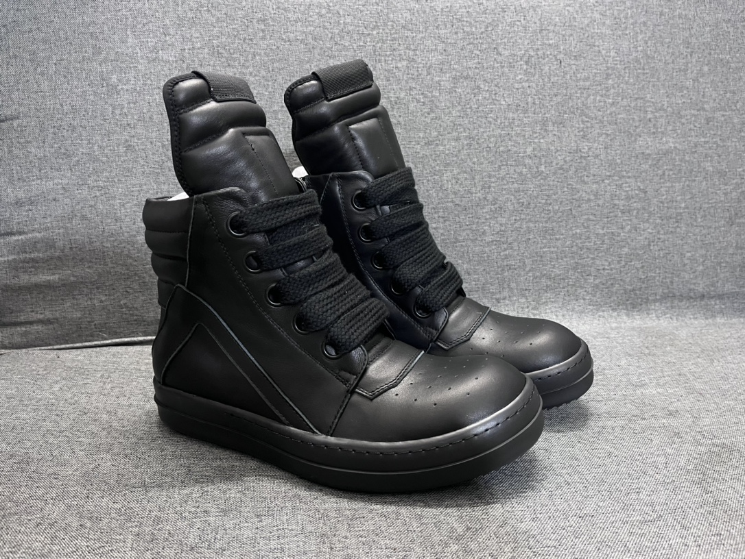 NO:831490,Actual price RICK OWENS main line classic inverted triangle black thick shoelaces cowhide fabric, hot launch original milky bottom TPU material, correct version female size 35-40 male size 39-47,,cowhide19860909实价RICK OWENS主线 经典倒三角黑色粗鞋带牛皮面料,火爆上市原版奶香底TPU材质,正确版本 女码35-40 男码39-47,,cowhide,Men's shoes