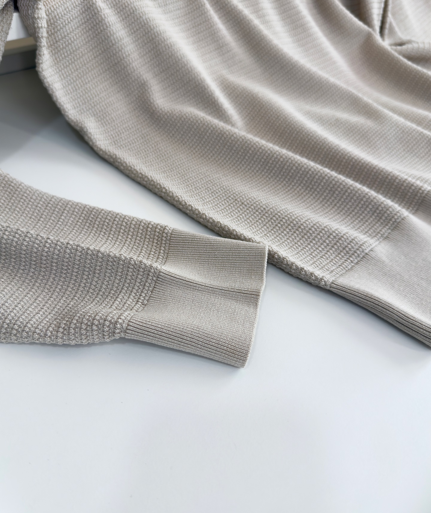 P872 Lo*ro Pi*nano: High-End Quality Advice for Formal Fashion with Henley Collar - 图片 5