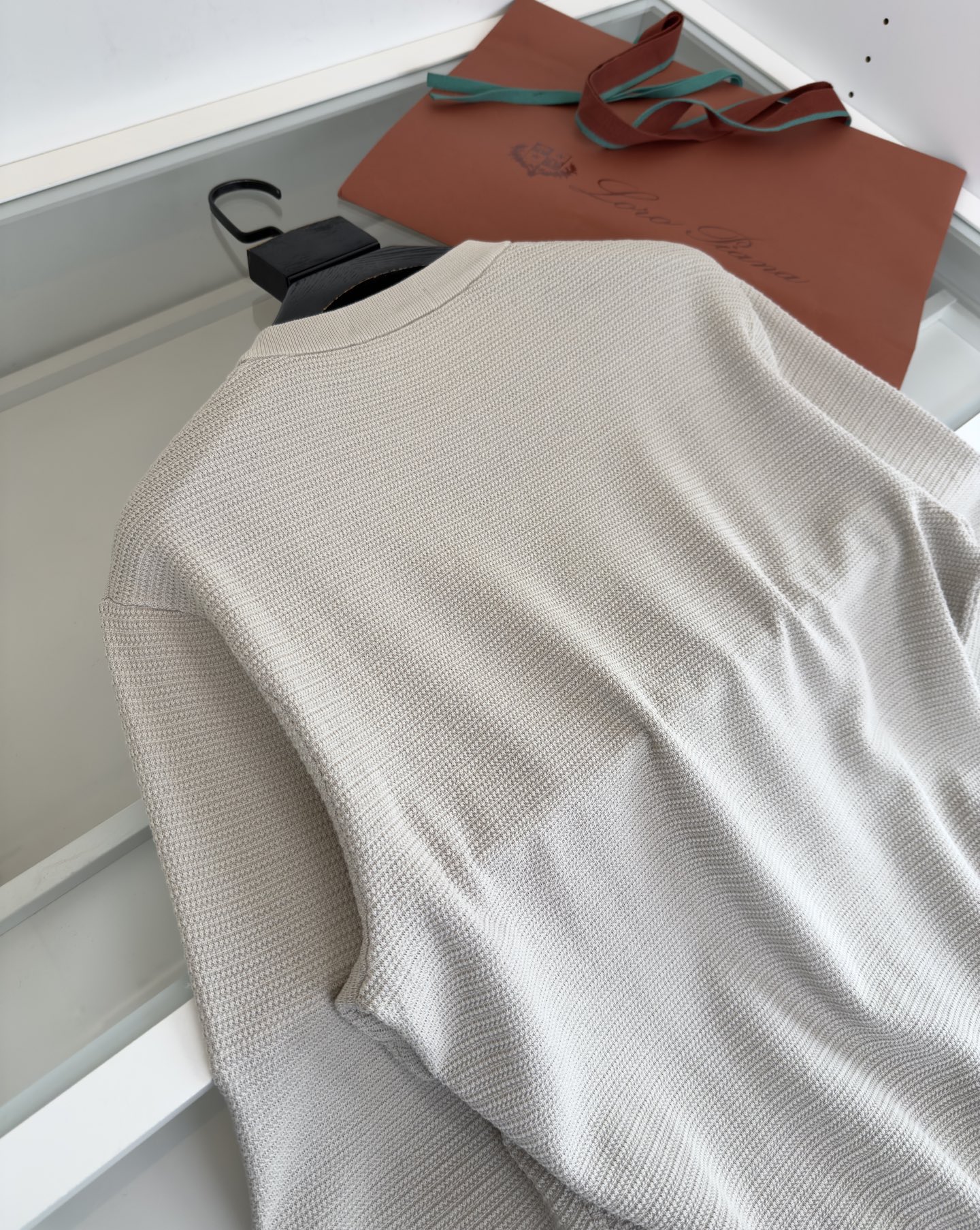 P872 Lo*ro Pi*nano: High-End Quality Advice for Formal Fashion with Henley Collar - 图片 8