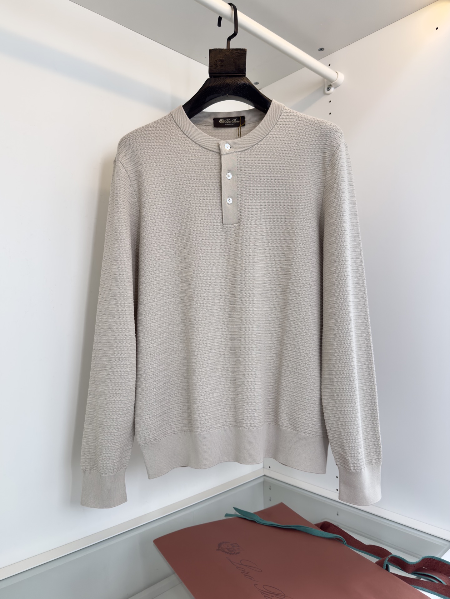 P872 Lo*ro Pi*nano: High-End Quality Advice for Formal Fashion with Henley Collar