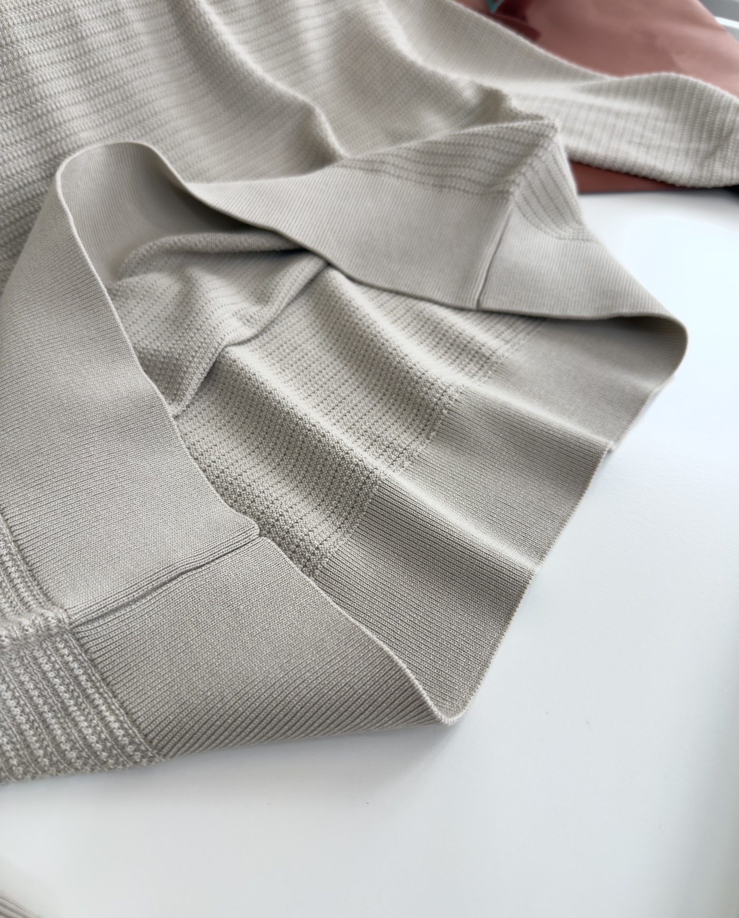 P872 Lo*ro Pi*nano: High-End Quality Advice for Formal Fashion with Henley Collar - 图片 6
