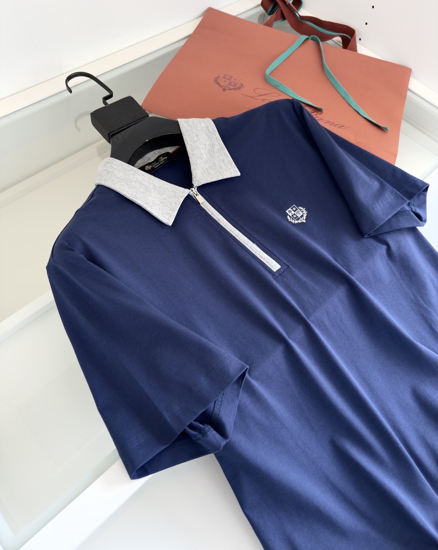 Elegant Polo Shirt with Zipper, Short Sleeve, and Embroidered Logo 4 i1740931855489 7308 0 2