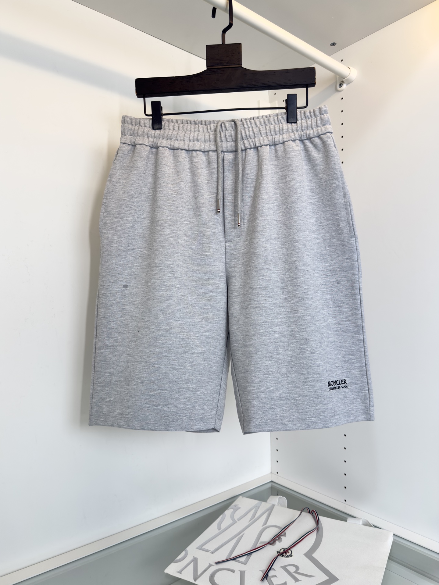 Moncler Classic Elastic Waist Casual Shorts - Breathable and Comfortable 2 i1741018280973 2832 0 0