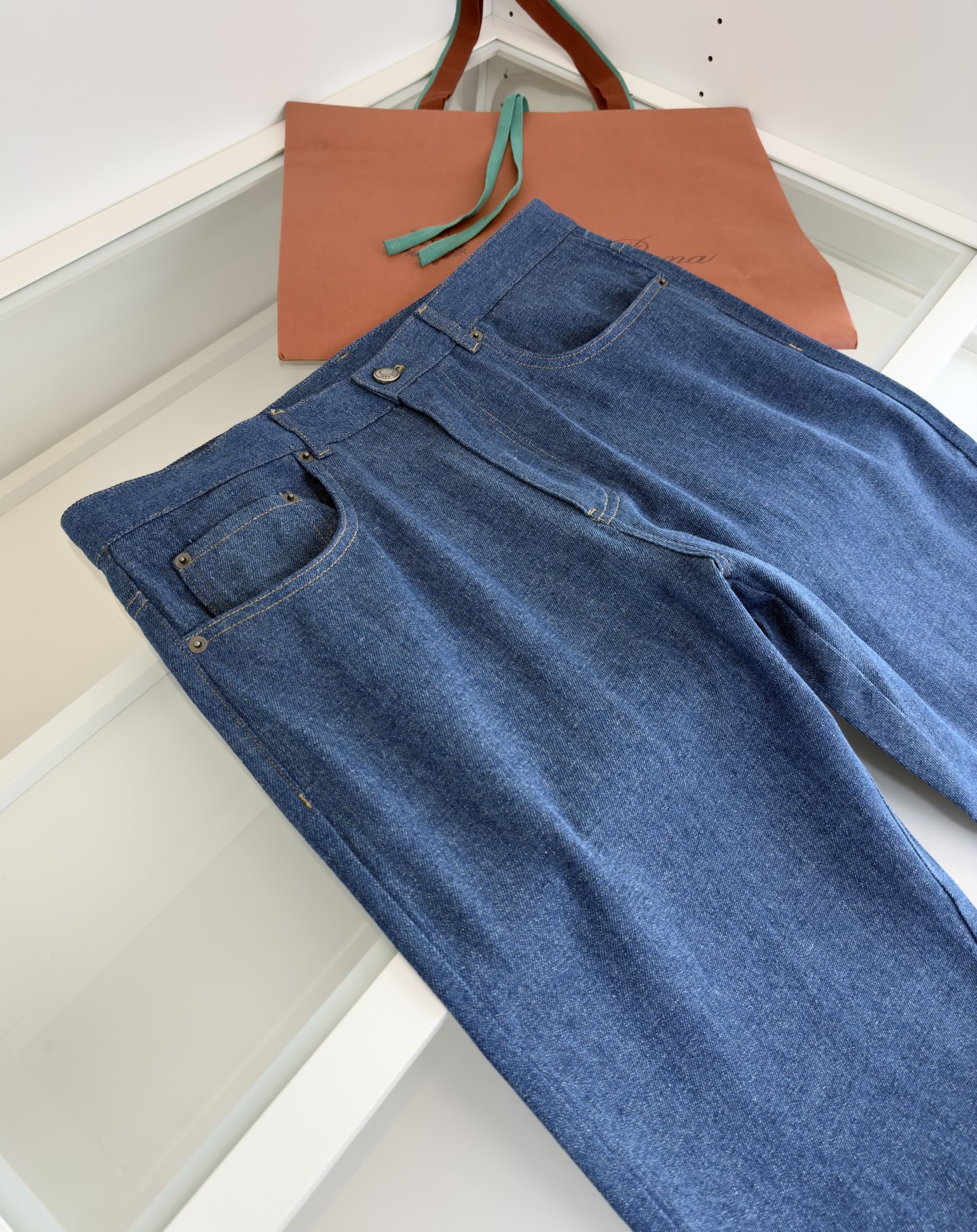 Luxurious Low-Rise Jeans: Summer Style with Simple Design and Soft Fabric - 图片 2