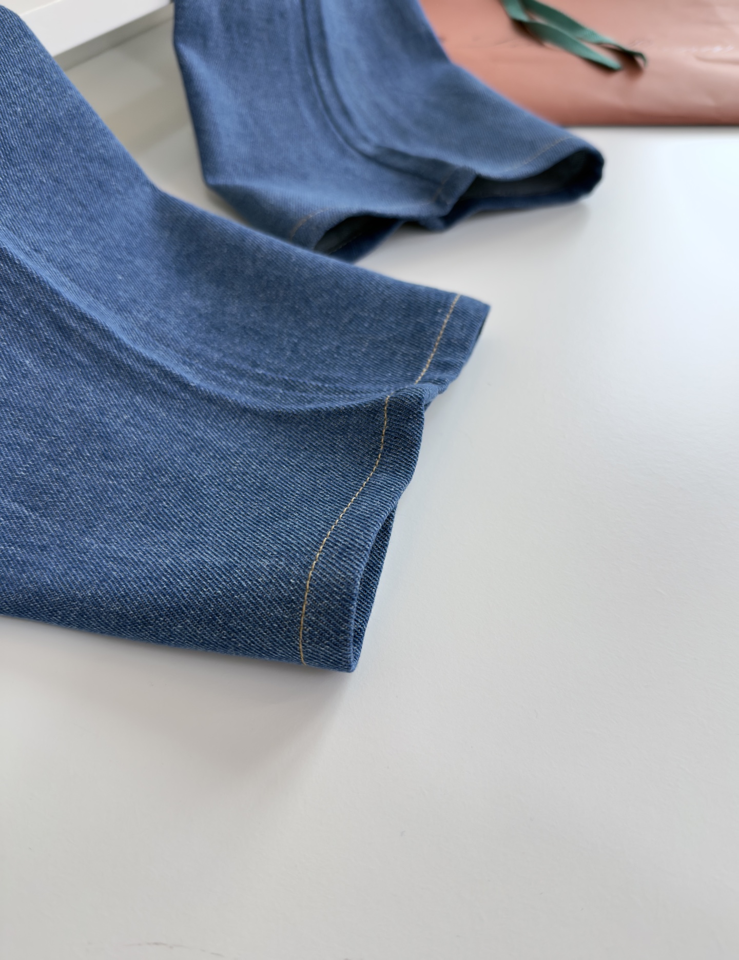 Luxurious Low-Rise Jeans: Summer Style with Simple Design and Soft Fabric - 图片 5
