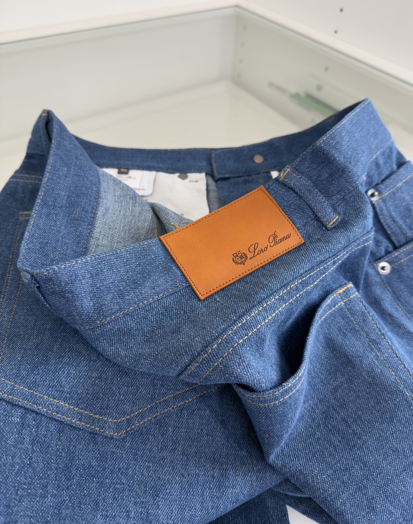 Luxurious Low-Rise Jeans: Summer Style with Simple Design and Soft Fabric - 图片 7