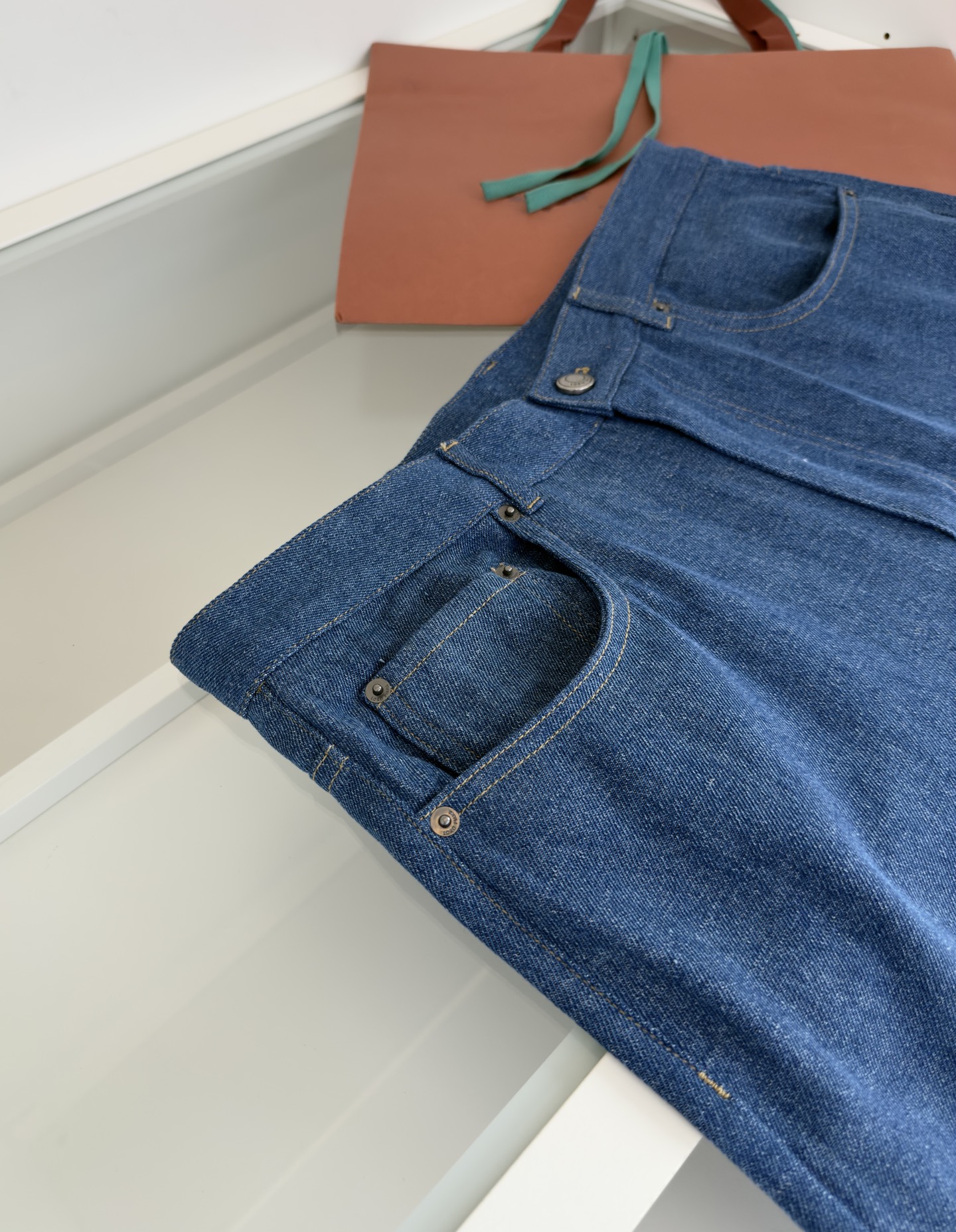 Luxurious Low-Rise Jeans: Summer Style with Simple Design and Soft Fabric - 图片 3