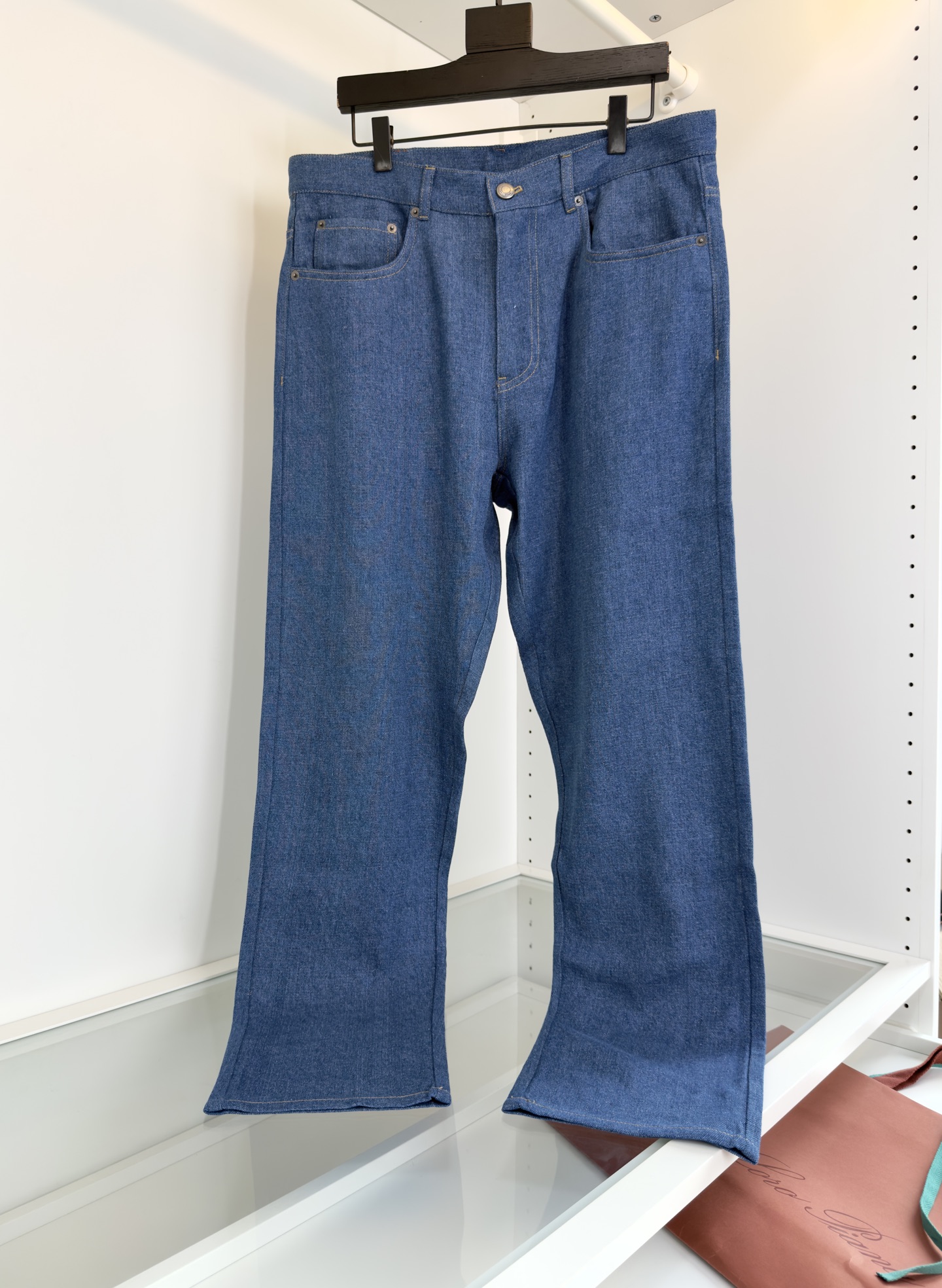 Luxurious Low-Rise Jeans: Summer Style with Simple Design and Soft Fabric