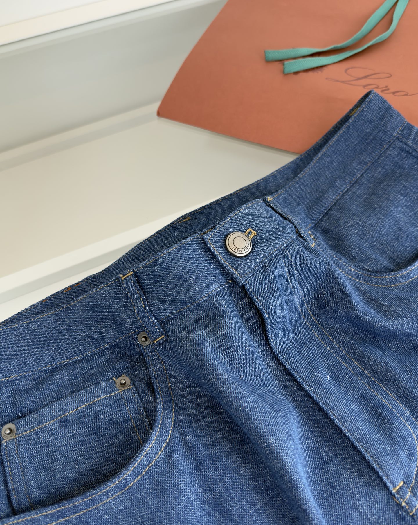 Luxurious Low-Rise Jeans: Summer Style with Simple Design and Soft Fabric - 图片 4