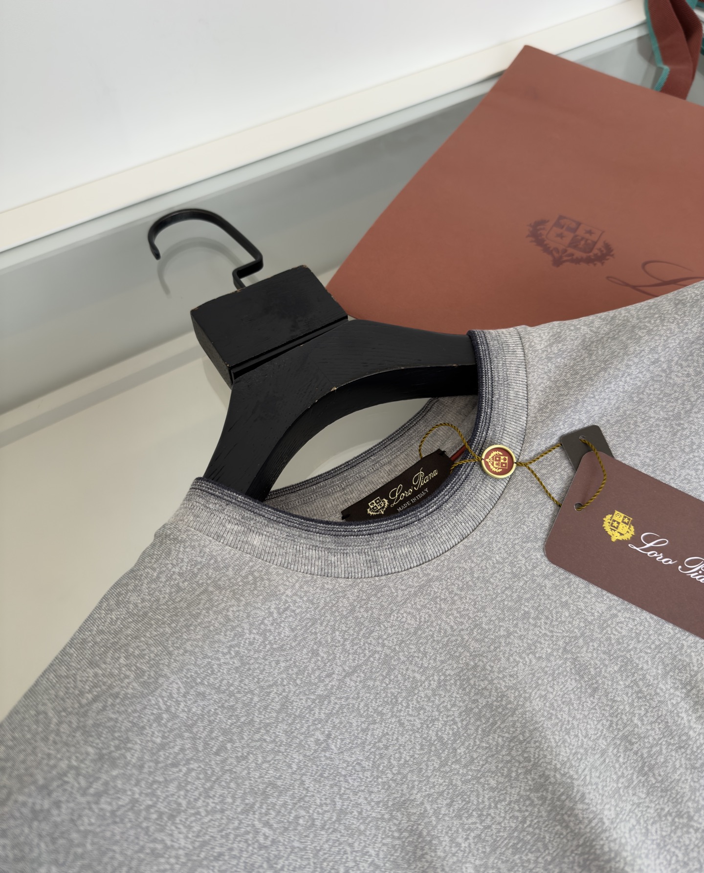 2025 Lo*ro Pi*nano Collection: Quality Knit T-shirts with Classic Embroidery - 图片 4