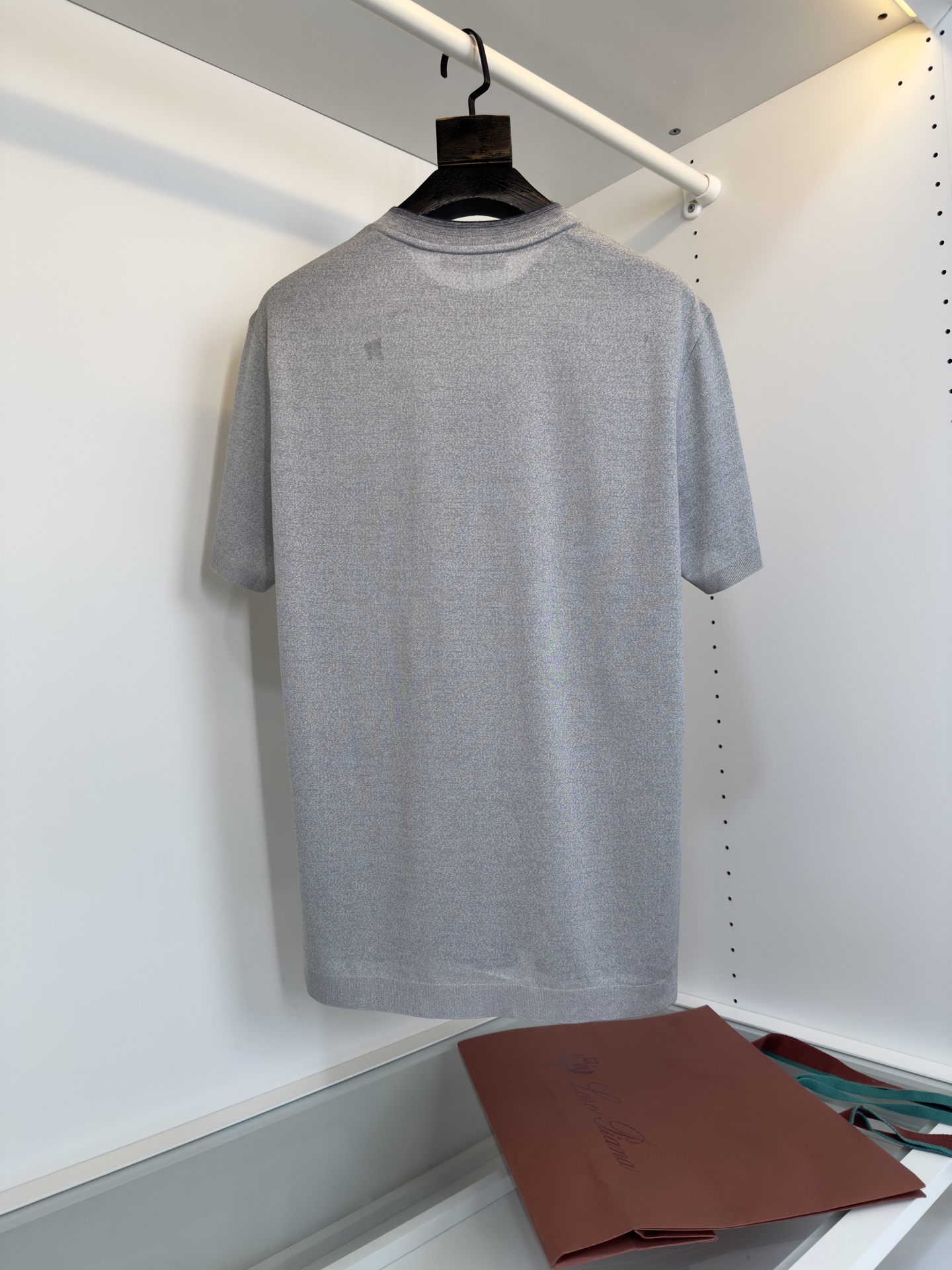 2025 Lo*ro Pi*nano Collection: Quality Knit T-shirts with Classic Embroidery - 图片 2
