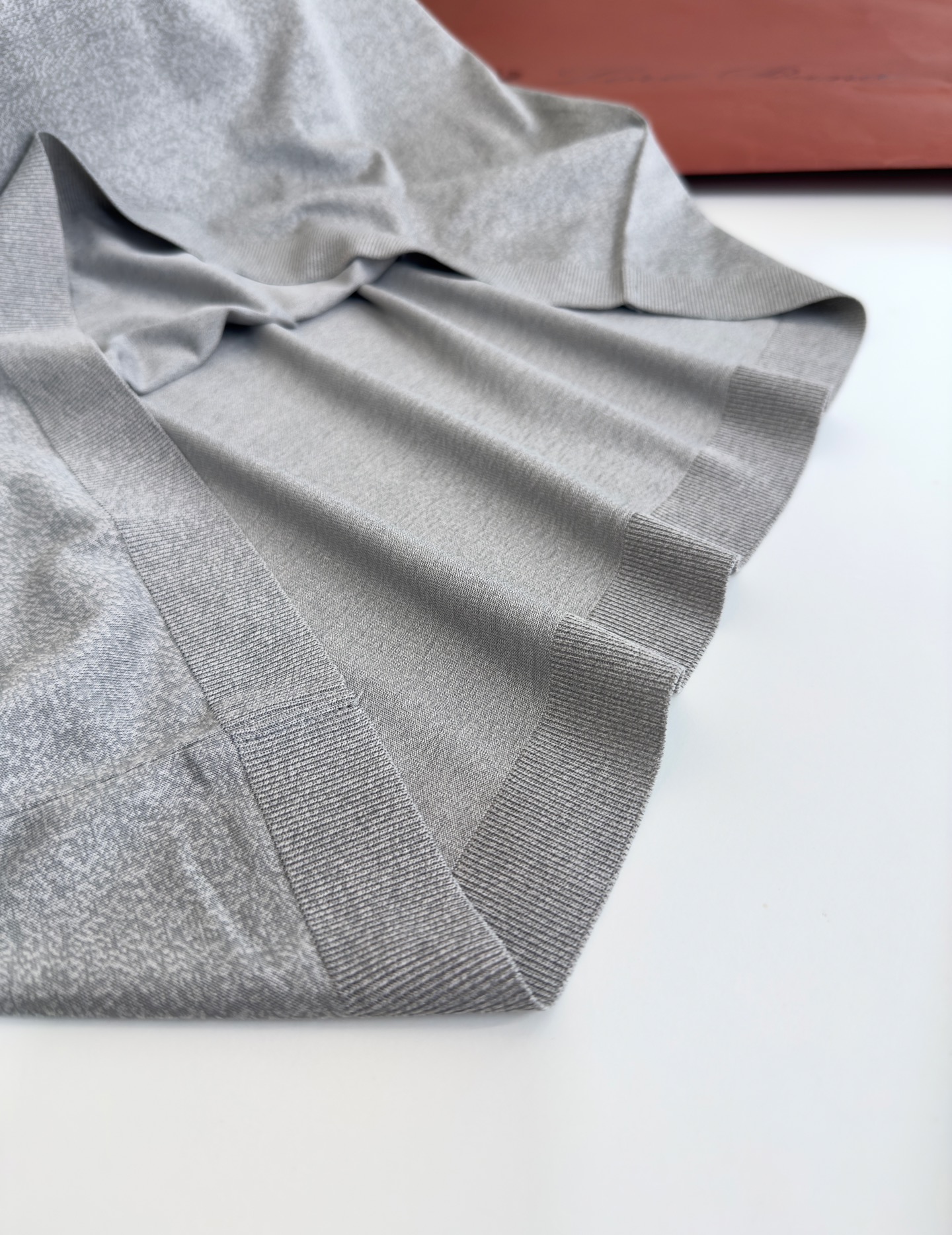 2025 Lo*ro Pi*nano Collection: Quality Knit T-shirts with Classic Embroidery - 图片 5
