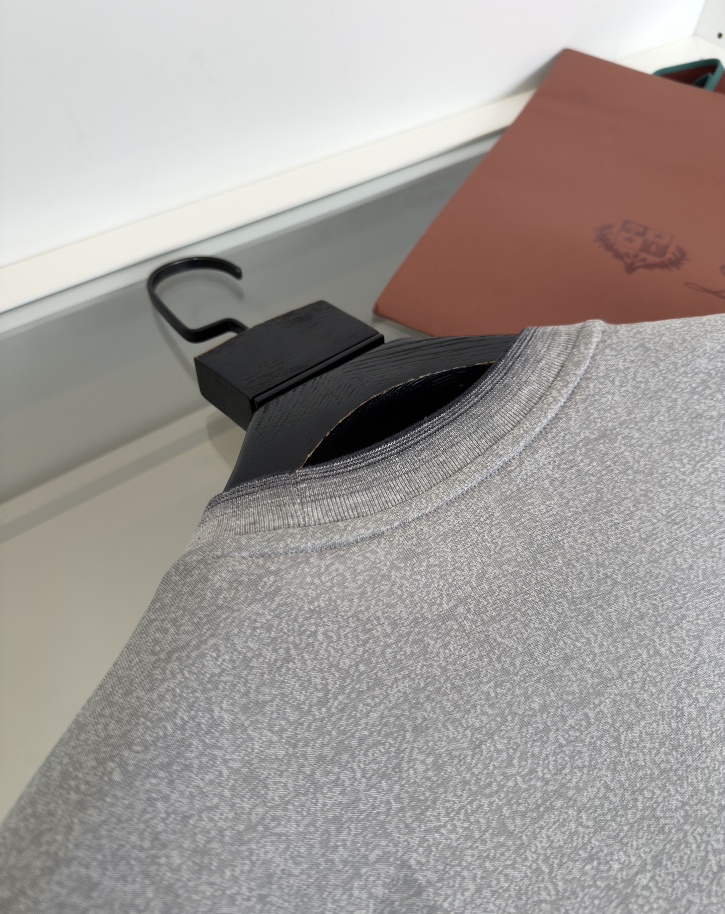 2025 Lo*ro Pi*nano Collection: Quality Knit T-shirts with Classic Embroidery - 图片 8