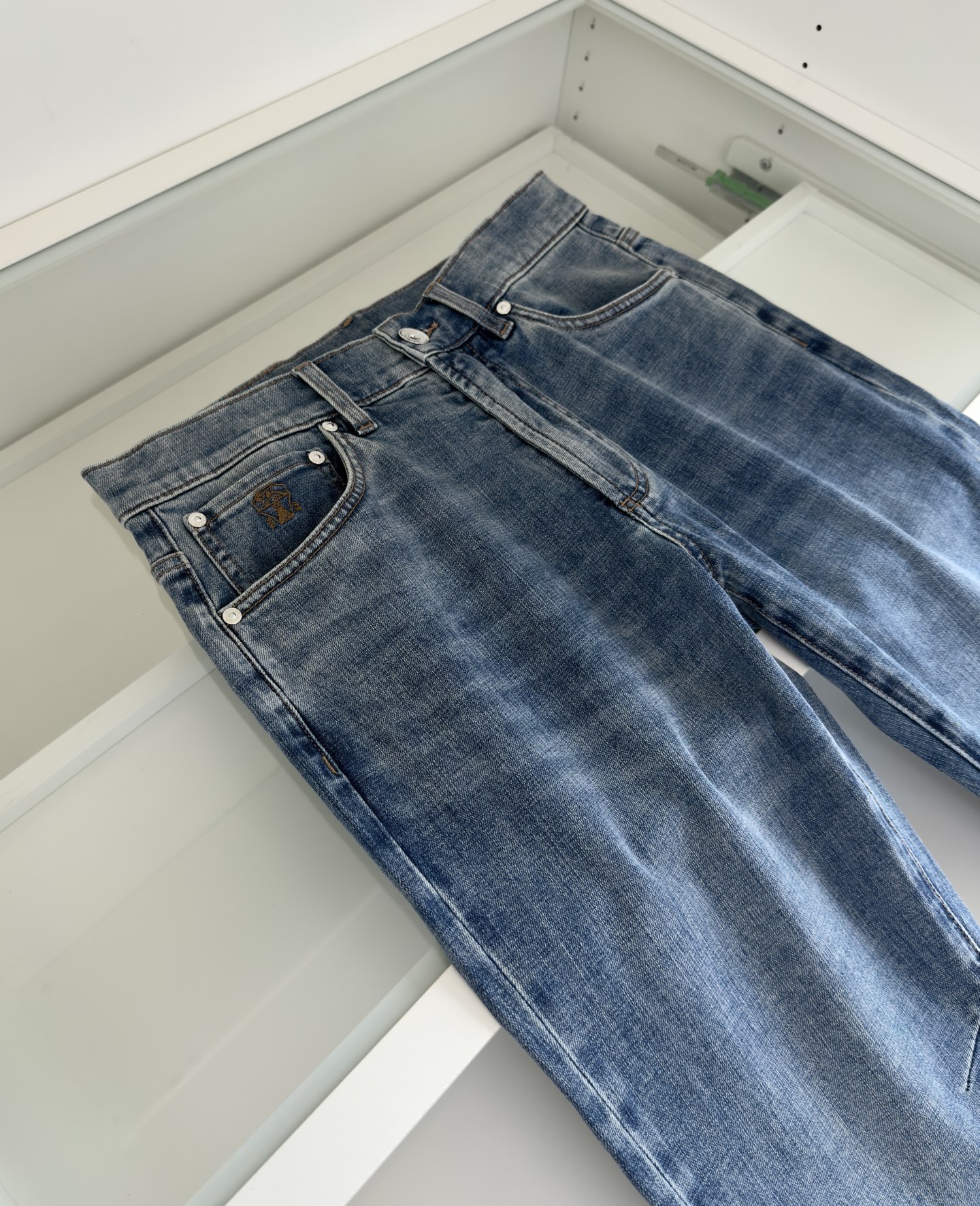 Bru**llo Cuci**lli: Classic Tailoring for Business Jeans, High-End Design with Comfort and Grace - 图片 2