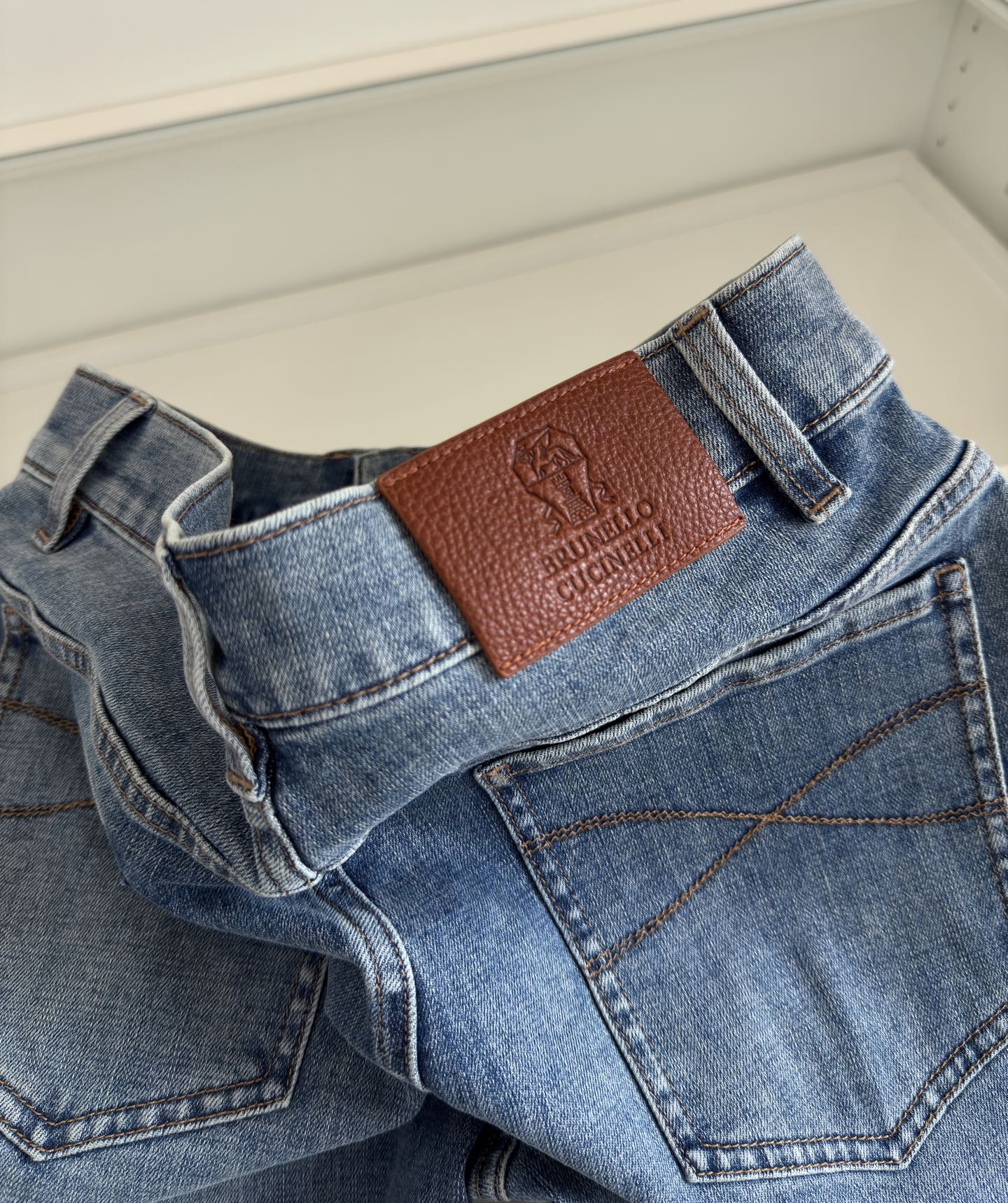 Bru**llo Cuci**lli: Classic Tailoring for Business Jeans, High-End Design with Comfort and Grace - 图片 9