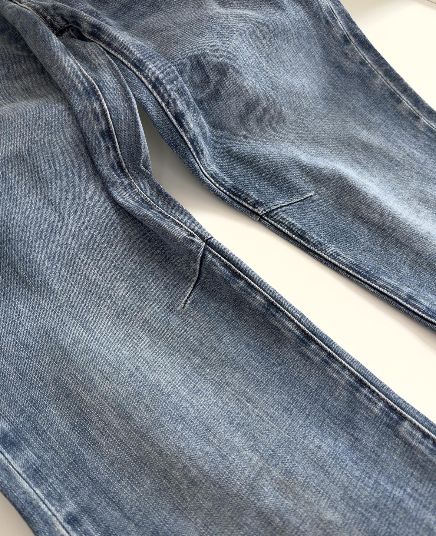 Bru**llo Cuci**lli: Classic Tailoring for Business Jeans, High-End Design with Comfort and Grace - 图片 6