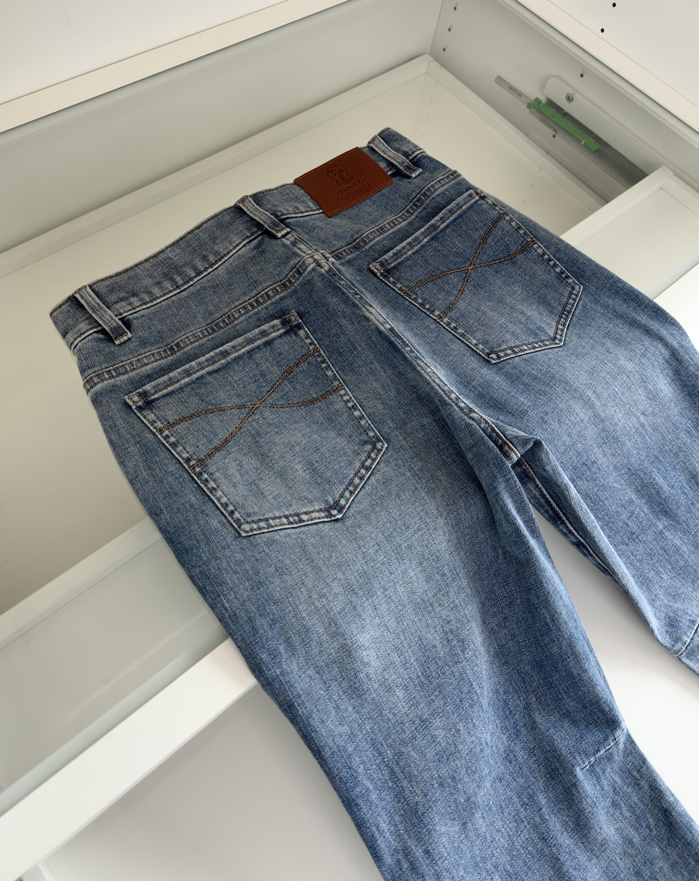 Bru**llo Cuci**lli: Classic Tailoring for Business Jeans, High-End Design with Comfort and Grace - 图片 8