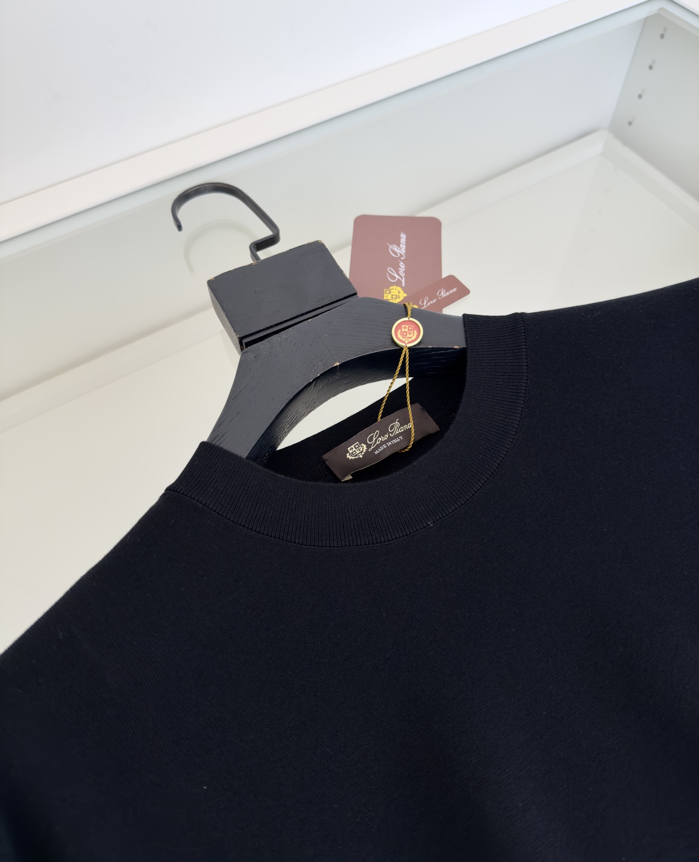 High-Quality Knitted Shirts: Classic Designs with Innovative Fabric for Timeless Style - 图片 4