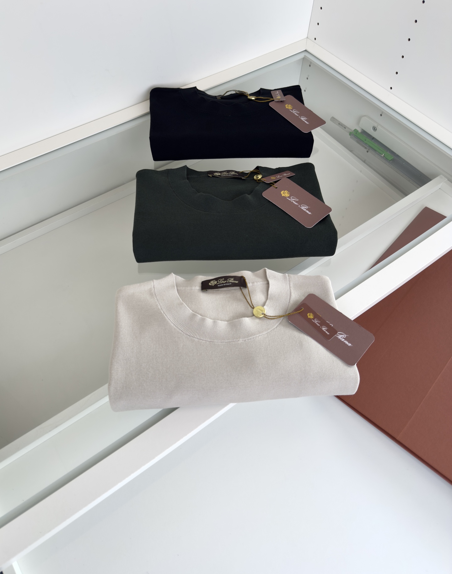 “High-Quality Men’s Knitted Shirts: Classic Designs with Premium Fabrics and Finishing” - 图片 9