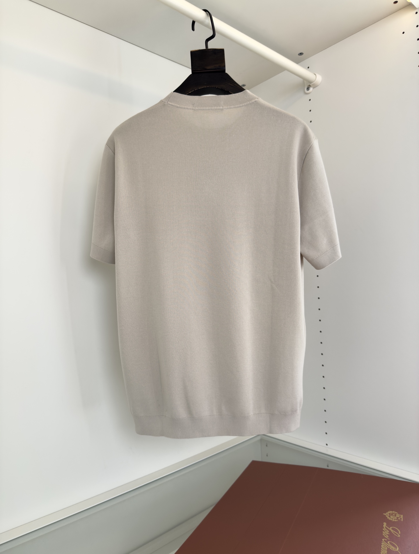 “High-Quality Men’s Knitted Shirts with Classic Designs and Advanced Fabric Technology” - 图片 2