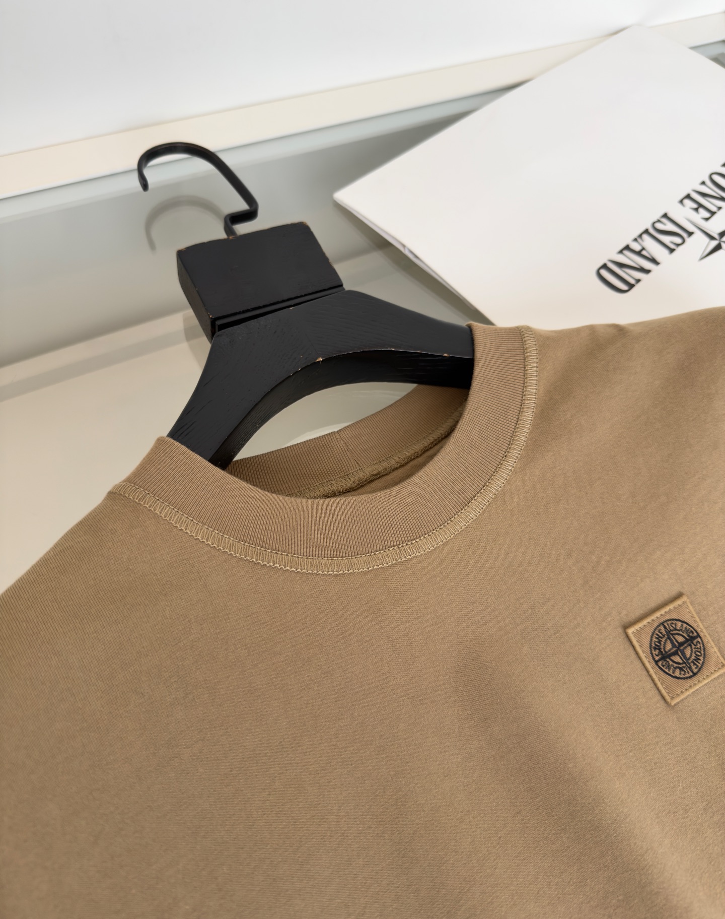 “Stone Island Line: Durable Cotton Fashion with Military Classic Designs” - 图片 4