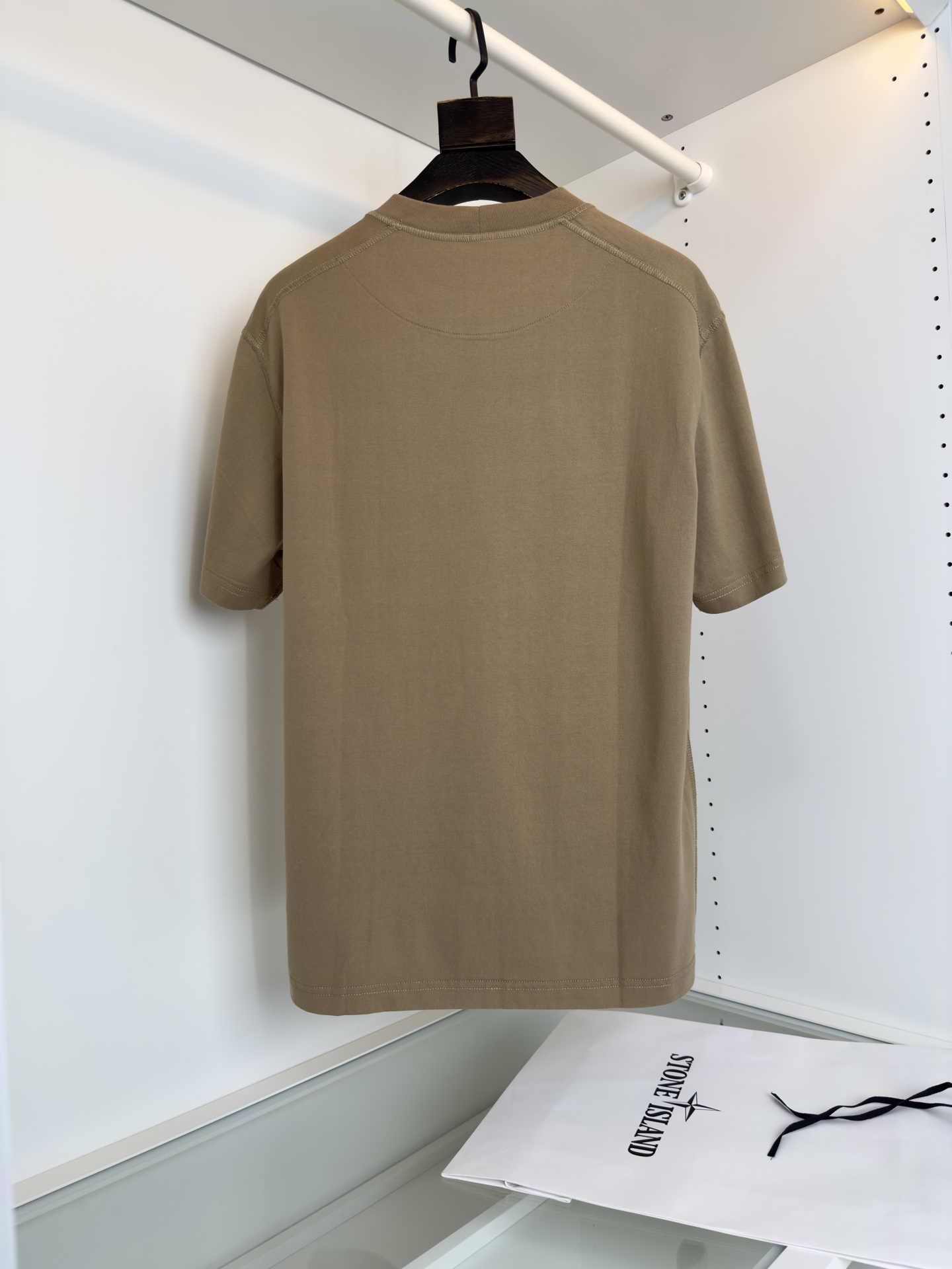 “Stone Island Line: Durable Cotton Fashion with Military Classic Designs” - 图片 2