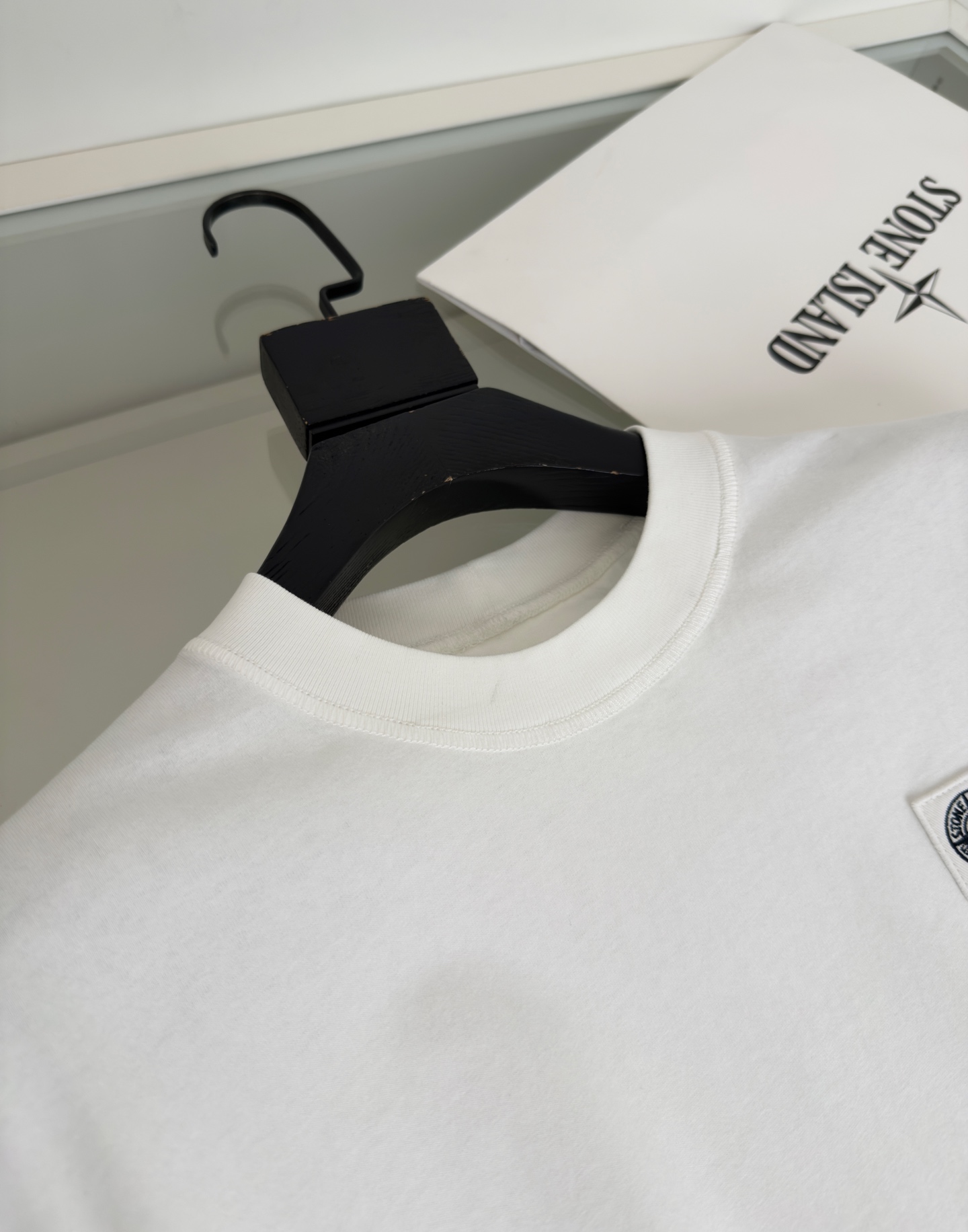 “Stone Island Line: Military-inspired Fashion with Long-lasting Cotton Fabric” - 图片 4